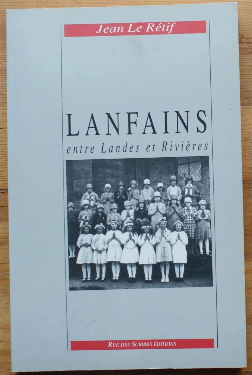 Lanfains : entre landes et rivières book