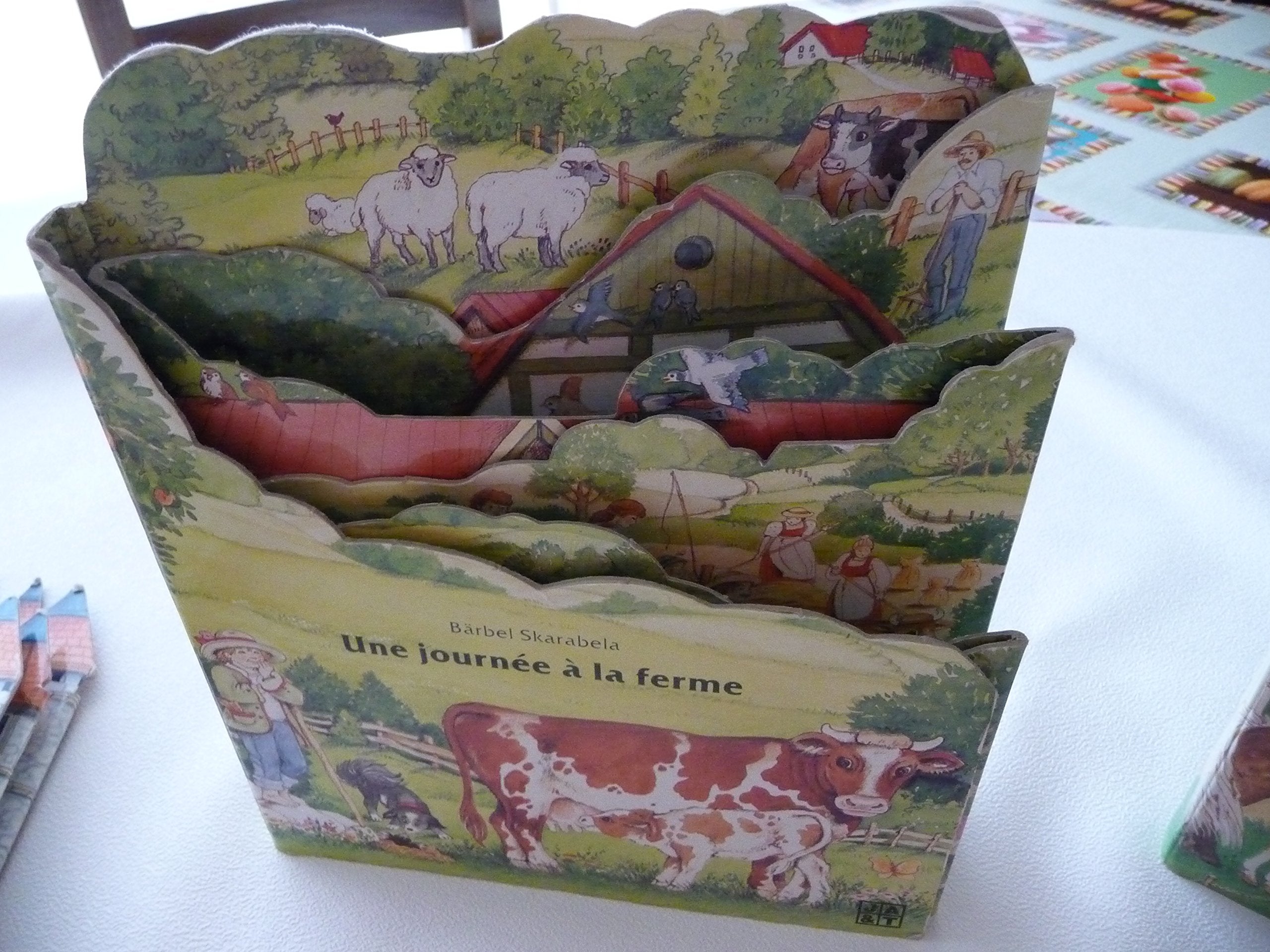 Une journée à la ferme (livre frise) book