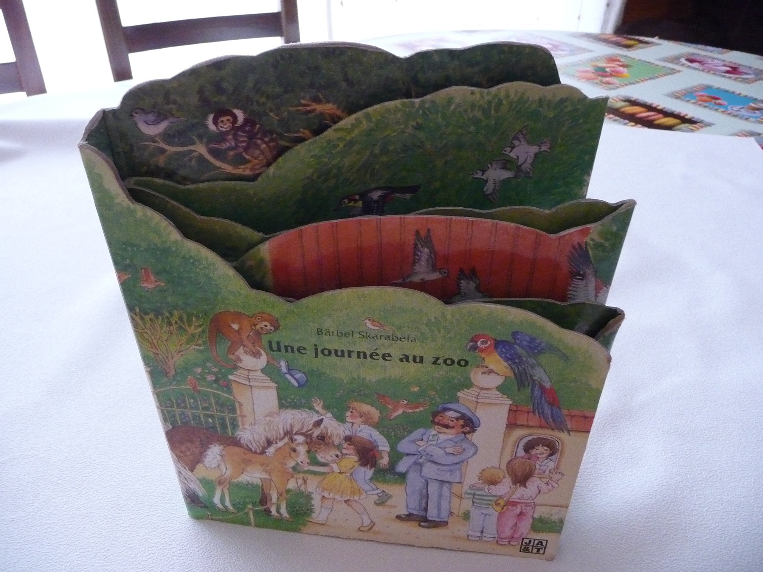 Une journée au zoo (livre frise) book