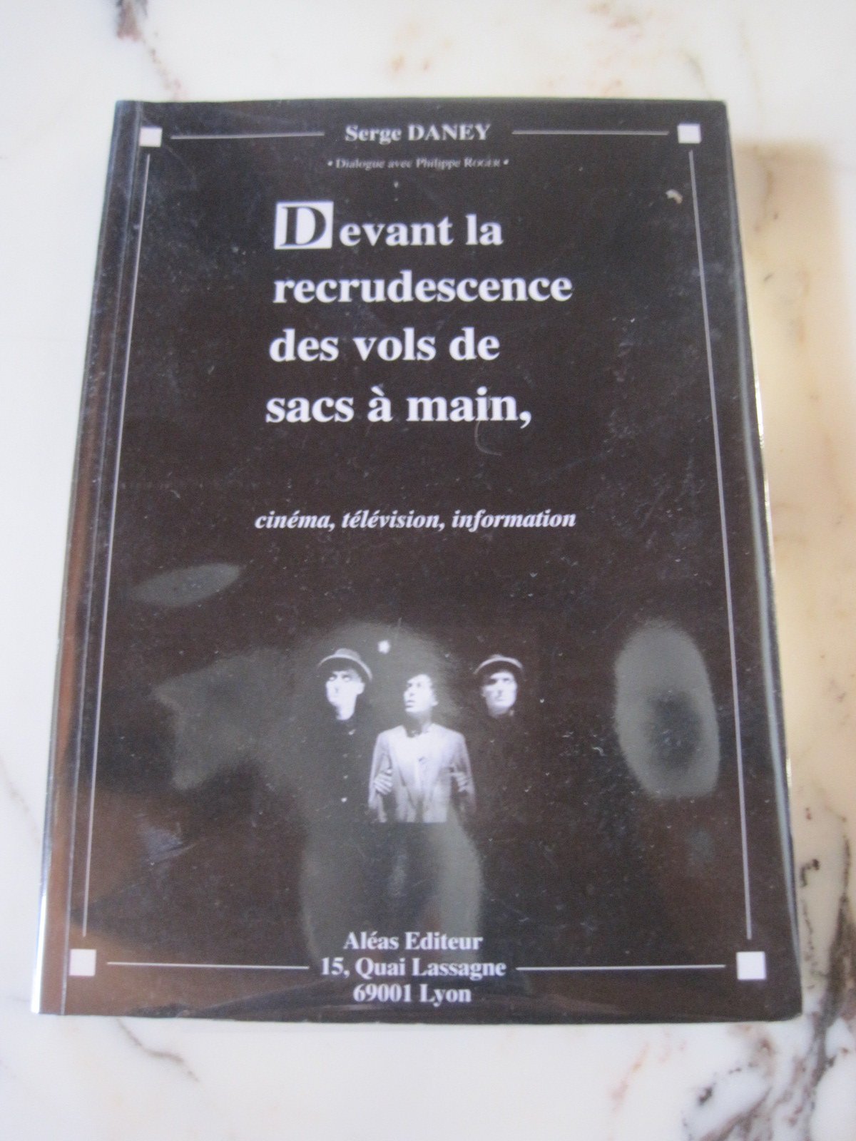 "Devant la recrudescence des vols de sacs à main" - cinéma, télévision, information, 1988-1991 Books
