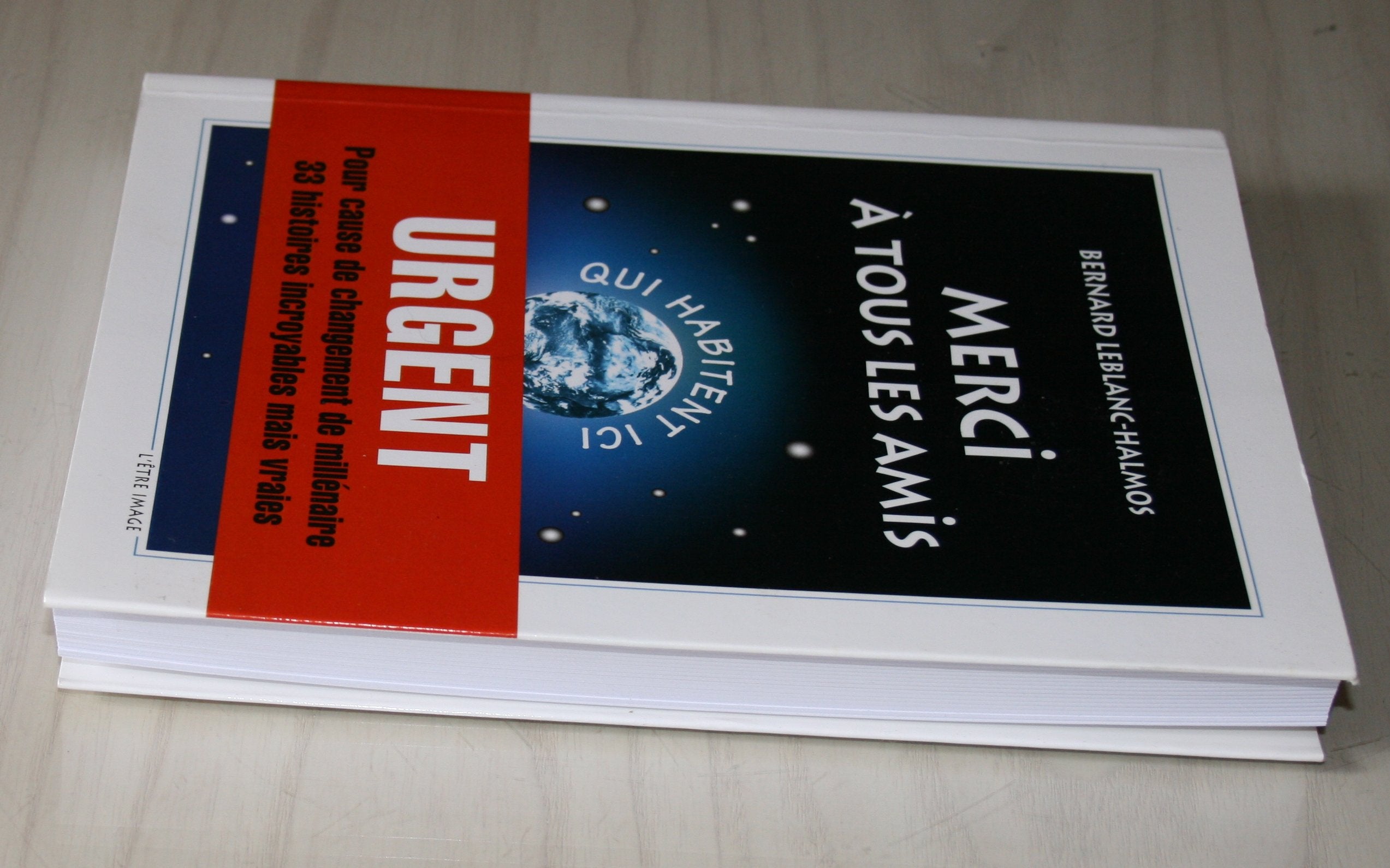 Merci à tous les amis qui habitent ici book