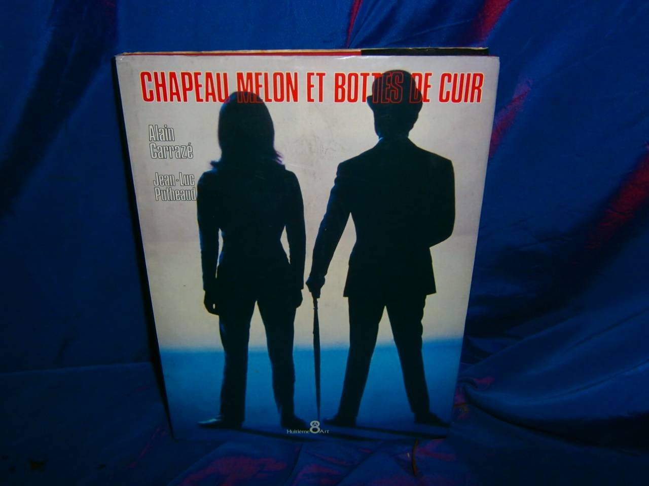 Chapeau melon et bottes de cuir Books