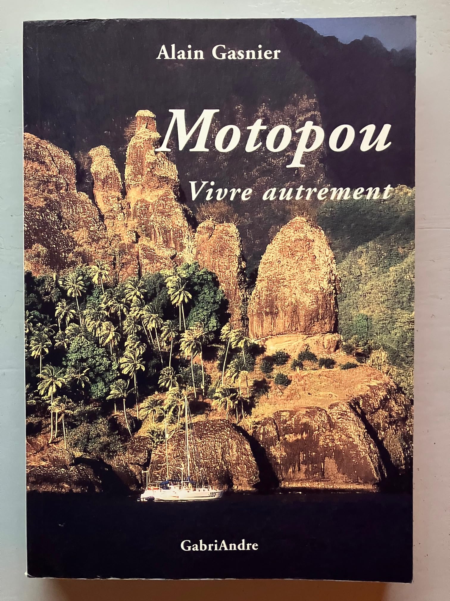 Motopou Vivre Autrement book
