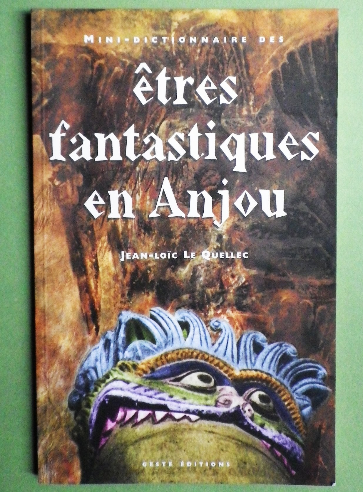 Mini-dictionnaire des êtres fantastiques en Anjou book
