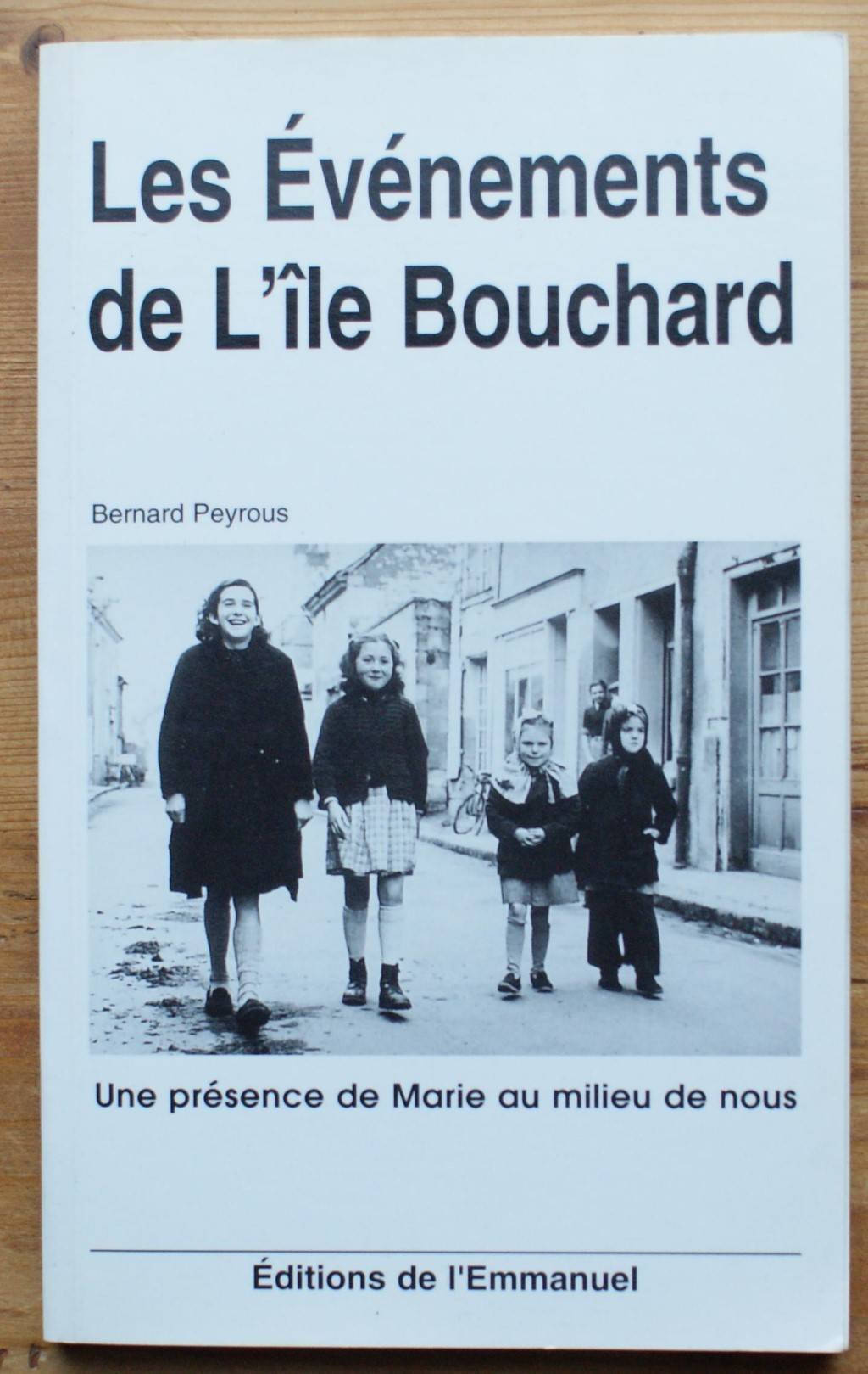 Les Evénements de l'île Bouchard : Une présence de Marie au milieu de nous book
