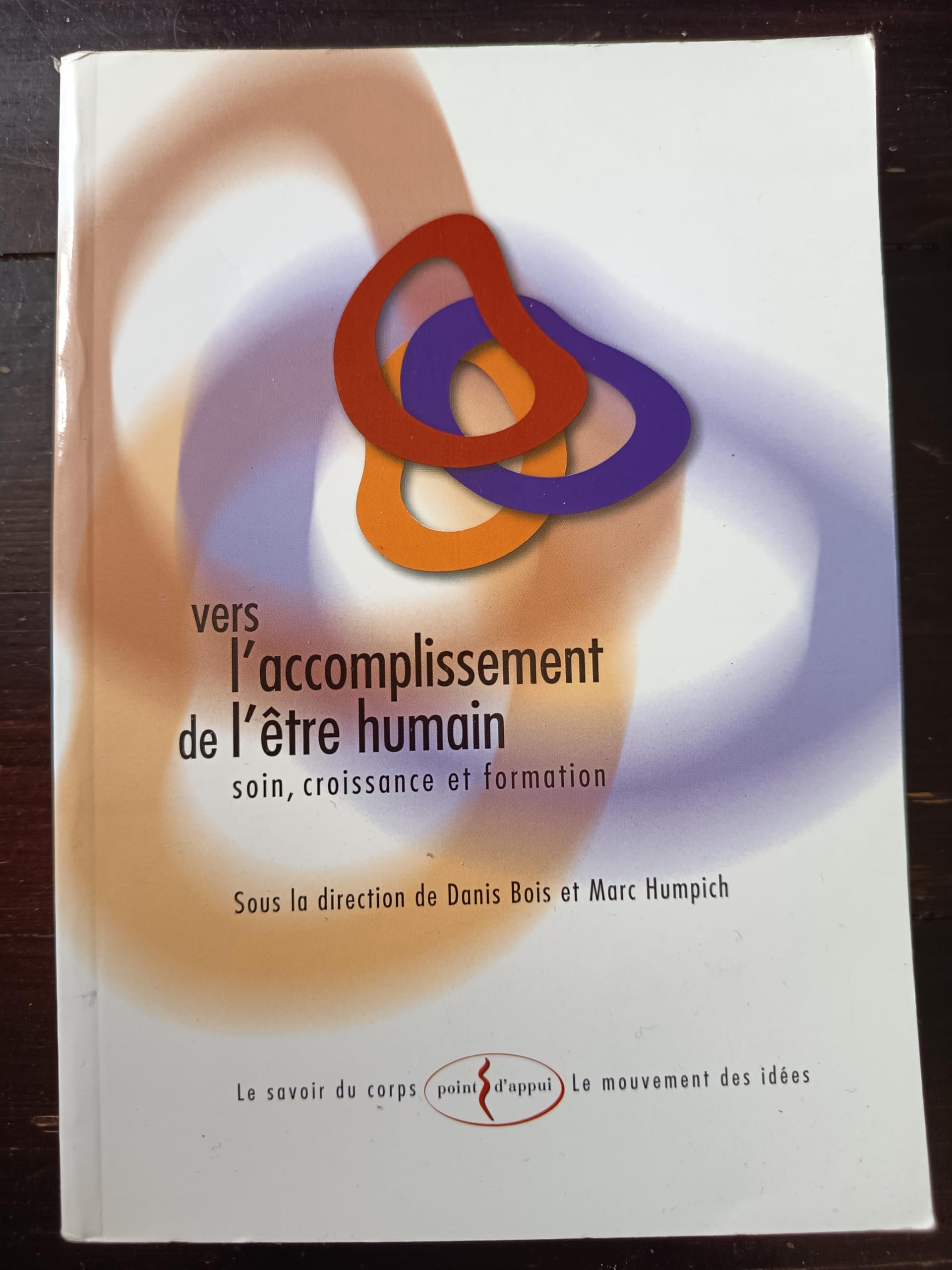 Vers l'accomplissement de l'être humain. Soin, croissance et formation book