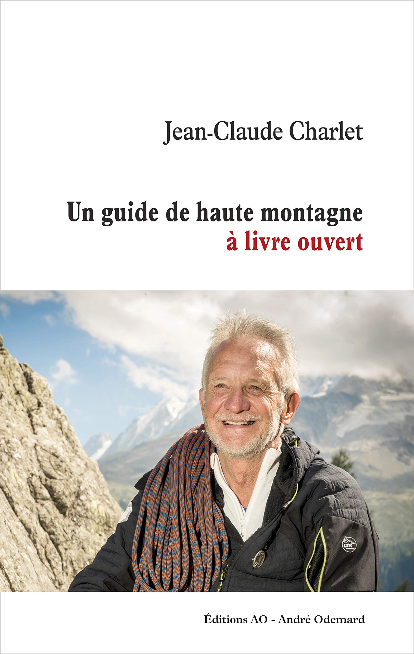 Un guide de haute montagne à livre ouvert Books