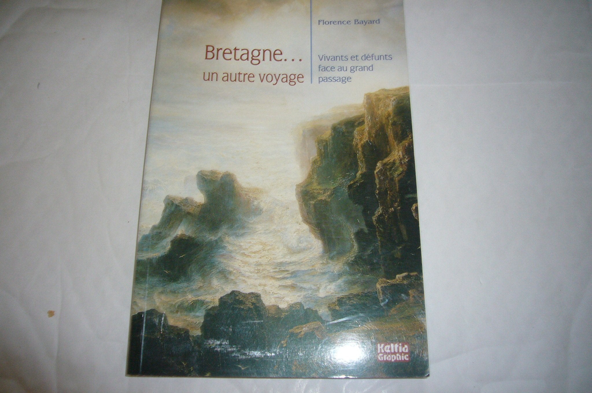 La Bretagne, un autre voyage - vivants et défunts face au grand passage book