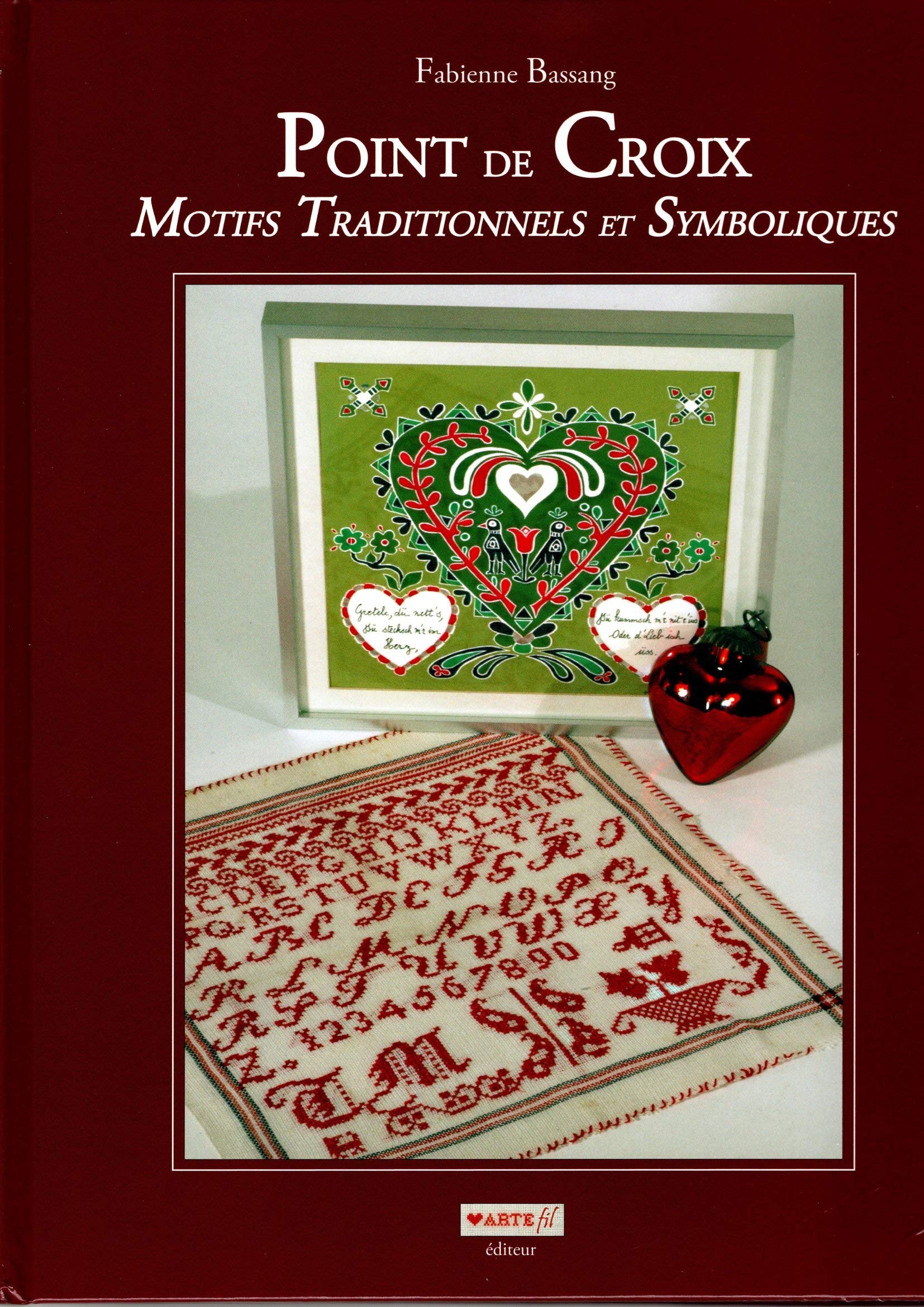 Point de Croix - Motifs Traditionnels et symboliques book