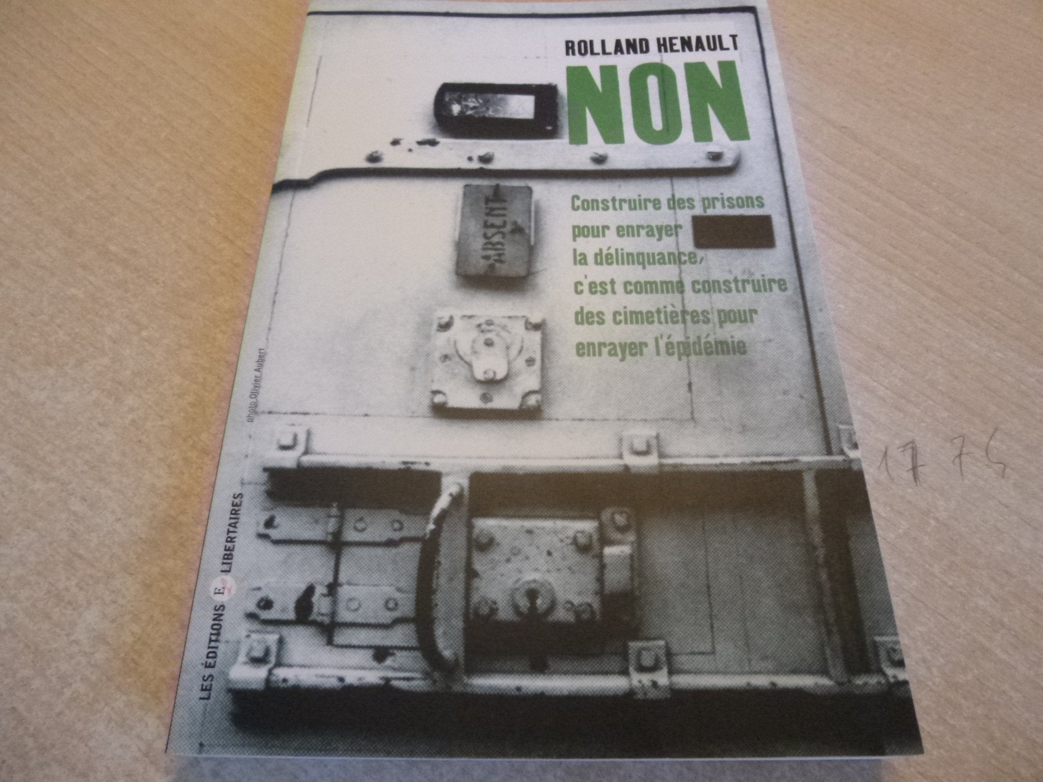 Non ! : Construire des prisons pour enrayer la délinquance, c'est comme construire des cimetières pour enrayer l'épidémie book