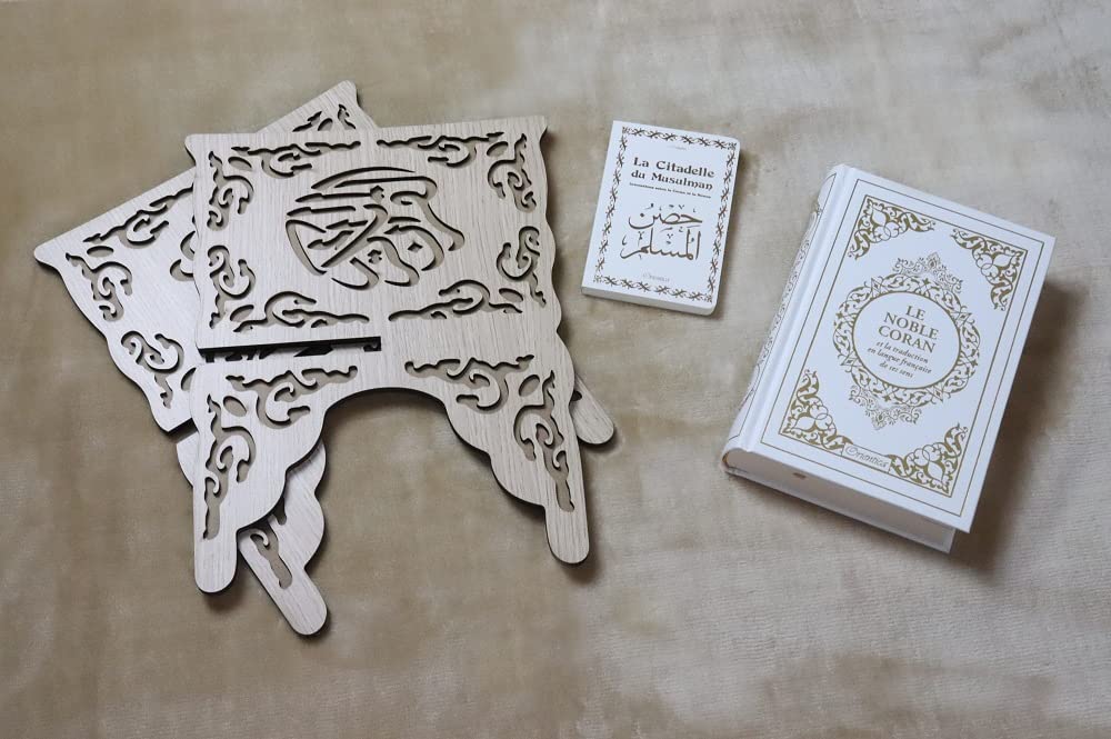 Pack Cadeau musulman : Coran bilingue français/arabe et La Citadelle du Musulman blancs dorés - Porte Coran en bois - Tapis beige book