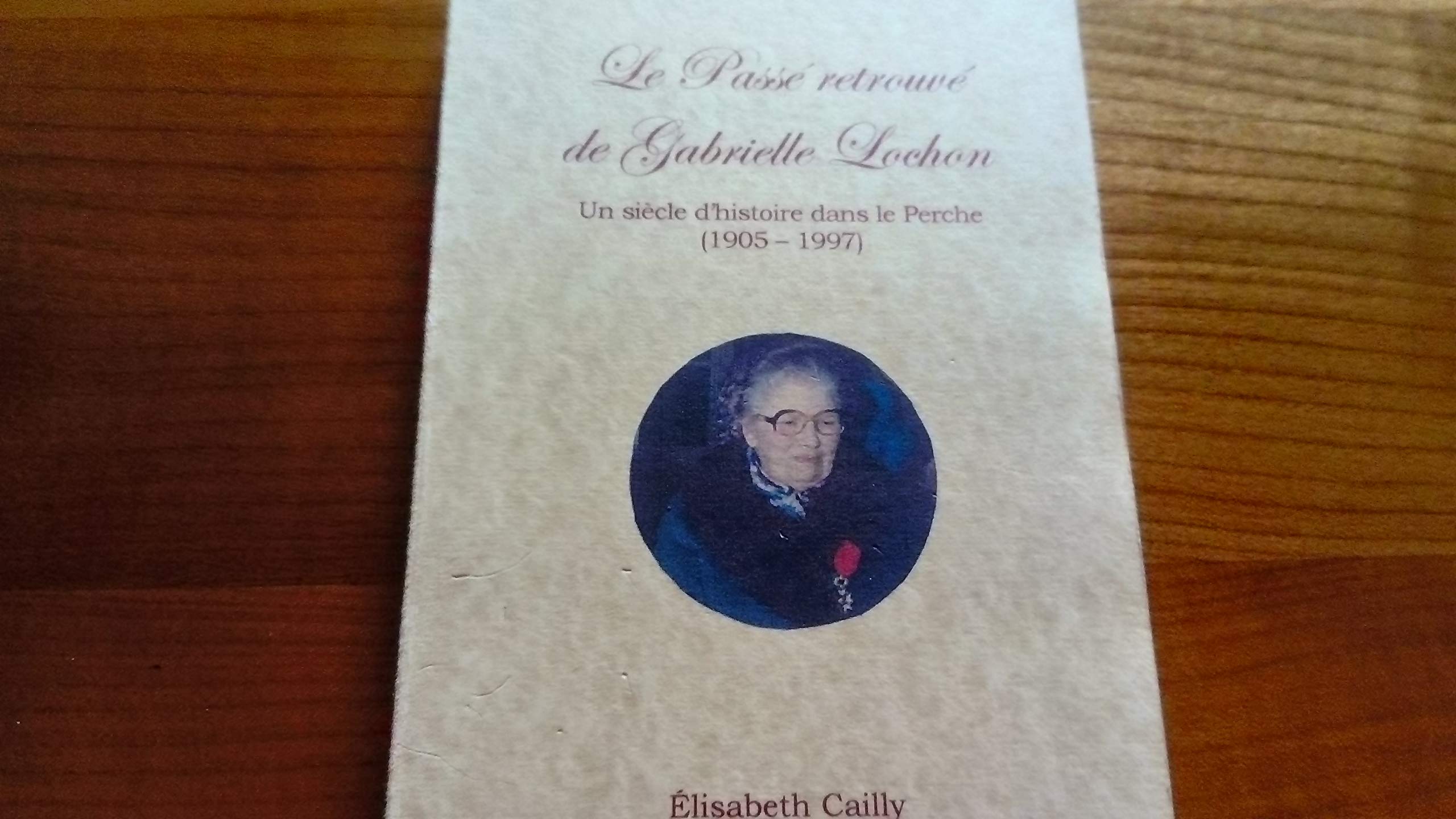 Le passé retrouvé de Gabrielle Lochon : Un siècle d'histoire dans le Perche 1905-1997 book