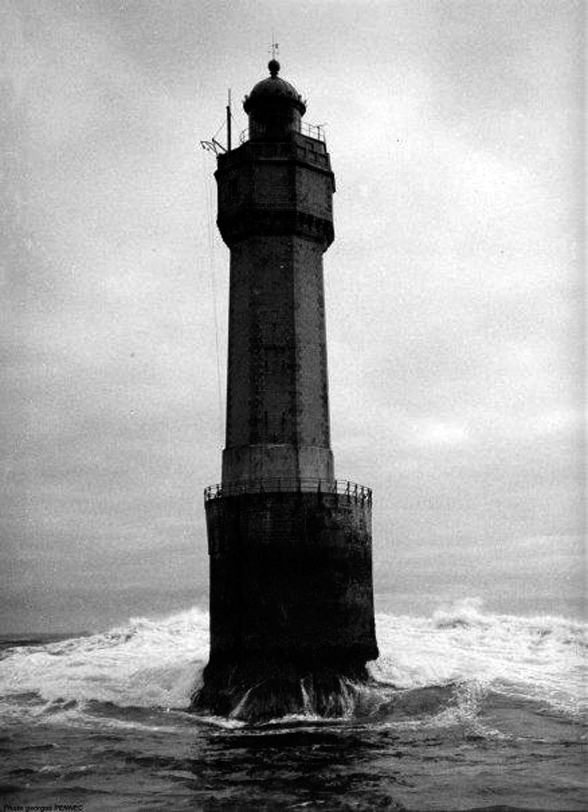 Un feu sur la mer - Mémoires d'un gardien de phare Leisure, Home & Garden