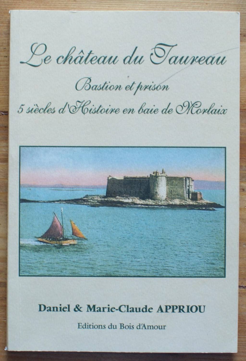 Le château du Taureau - Bastion et prison - 5 siècles d'histoire en baie de Morlaix book