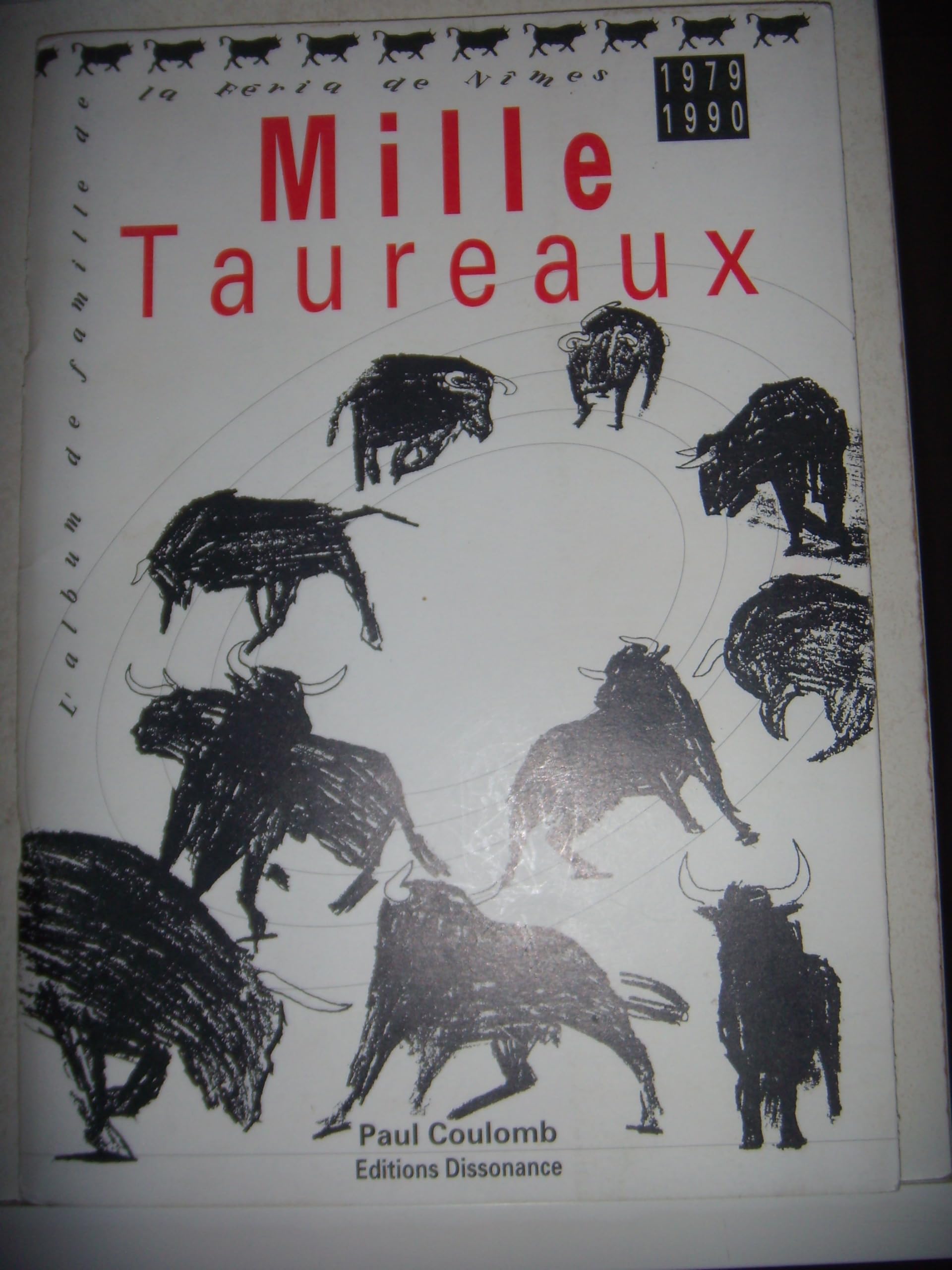 Mille taureaux : Album de famille de la féria de Nîmes 1979 - 1990 book