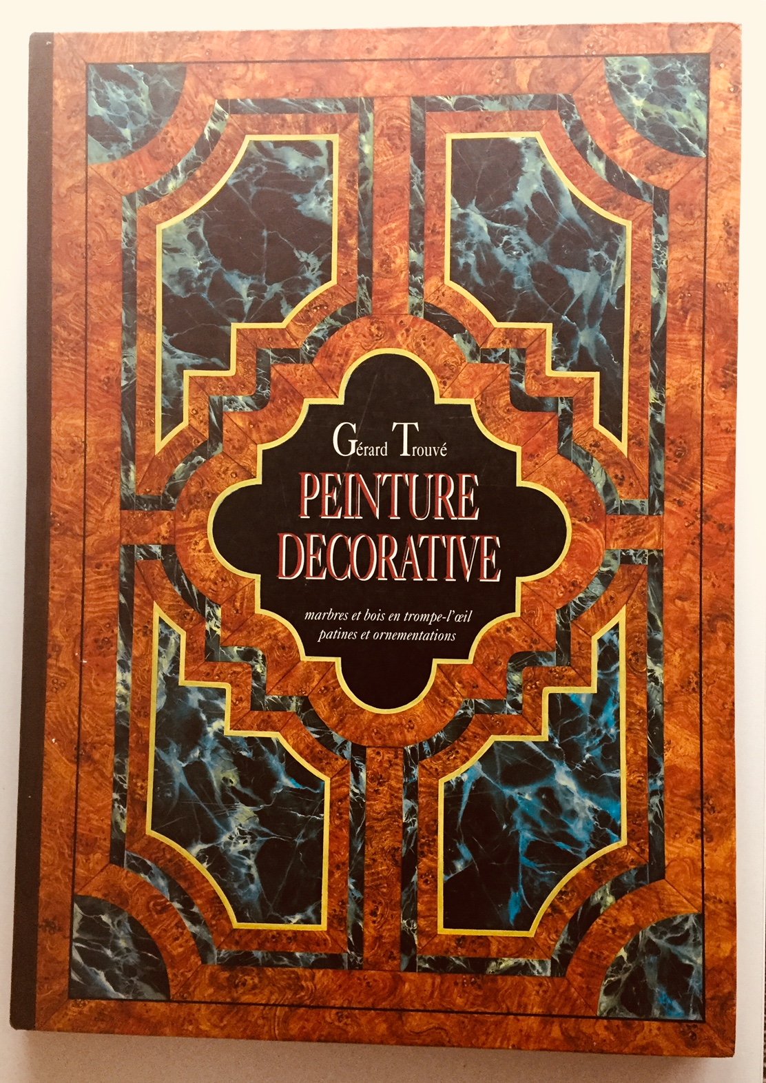 Peinture decorative : Gérard trouve : marbres et bois en trompe-l'oeil, patines et ornementations Books