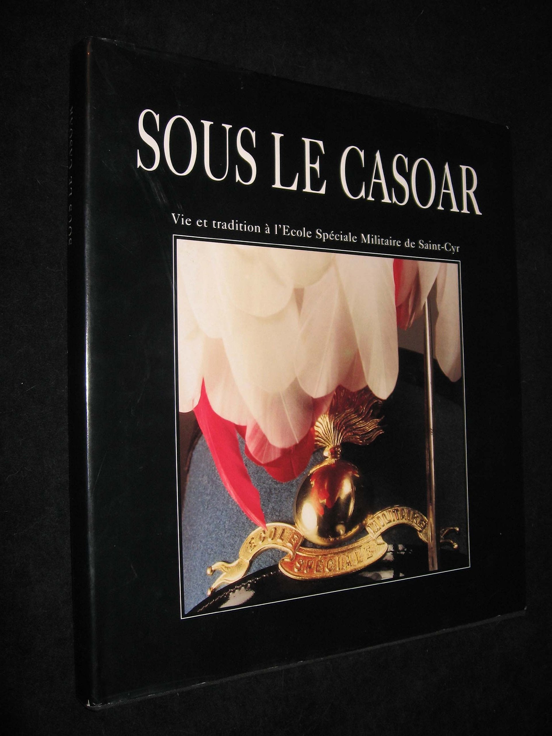 SOUS LE CASOAR Vie et tradition de l' Ecole spéciale militaire de Saint-Cyr Books