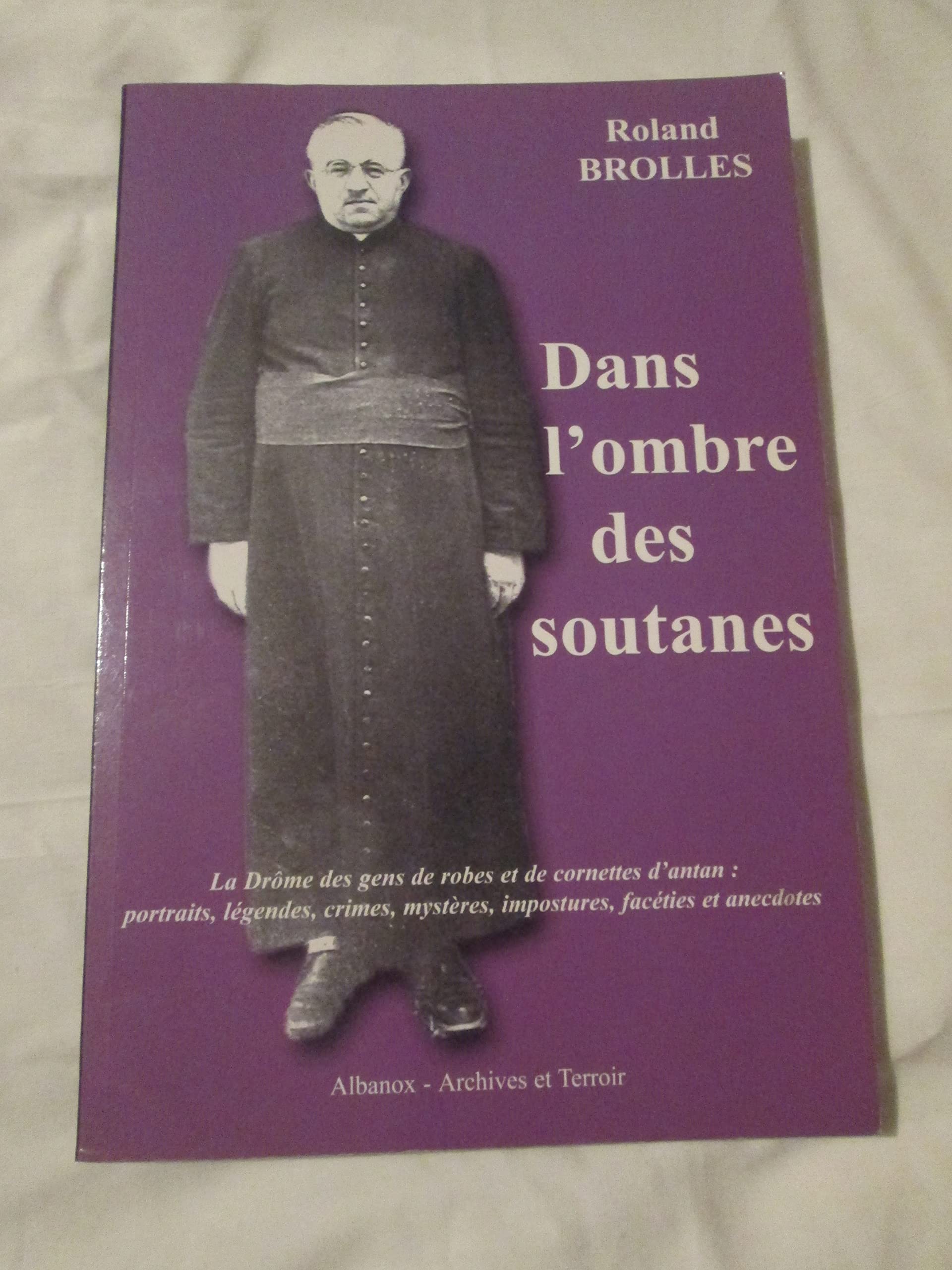 Dans l'ombre des soutanes : La Drôme des gens de robes et de cornettes d'antan Books