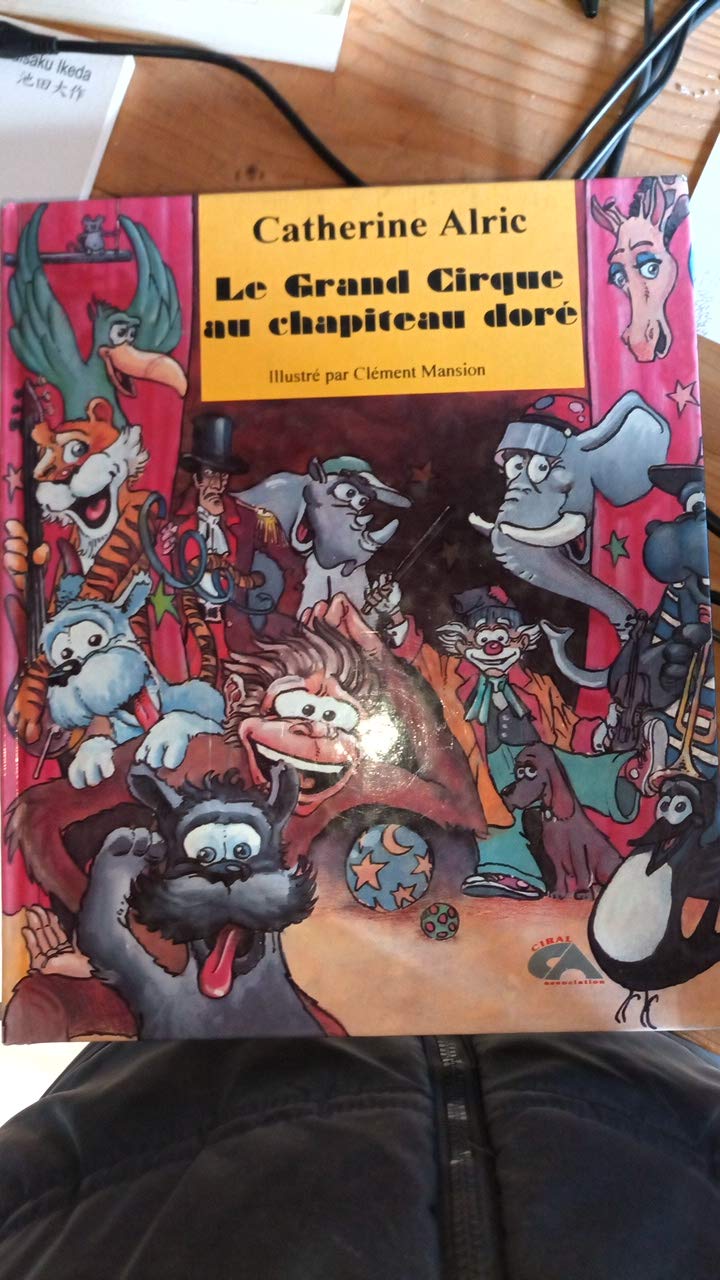 LE GRAND CIRQUE AU CHAPITEAU DORE Books