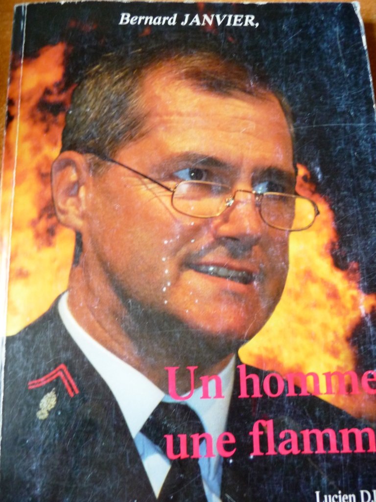 Bernard Janvier, un homme, une flamme : Biographie Books