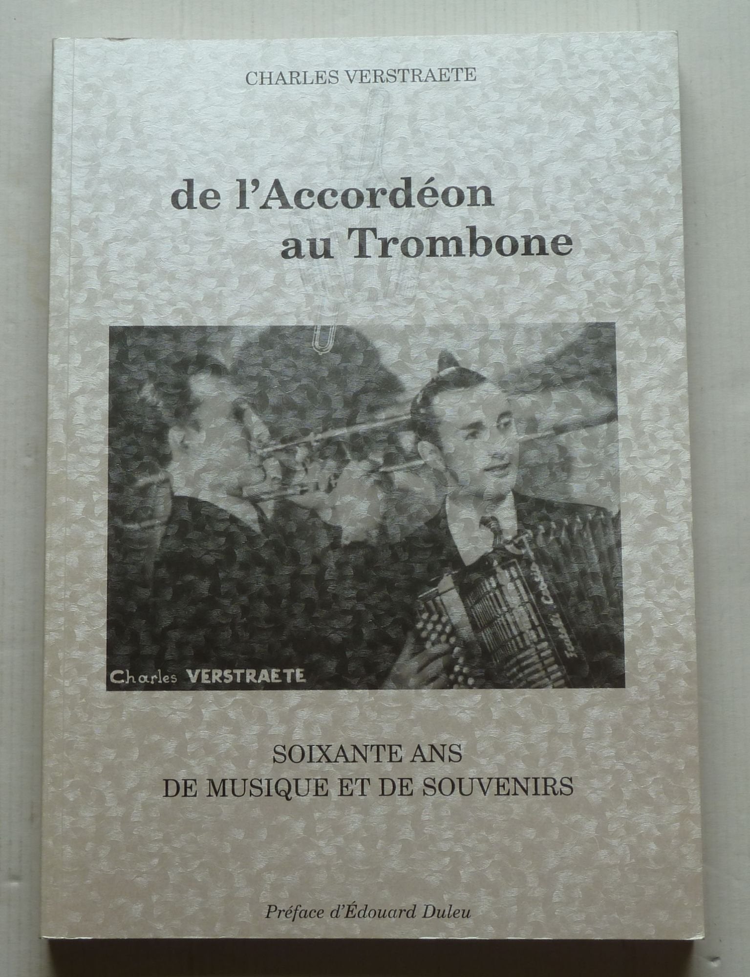 De l'accordéon au trombone : Soixante ans de musique et de souvenirs book
