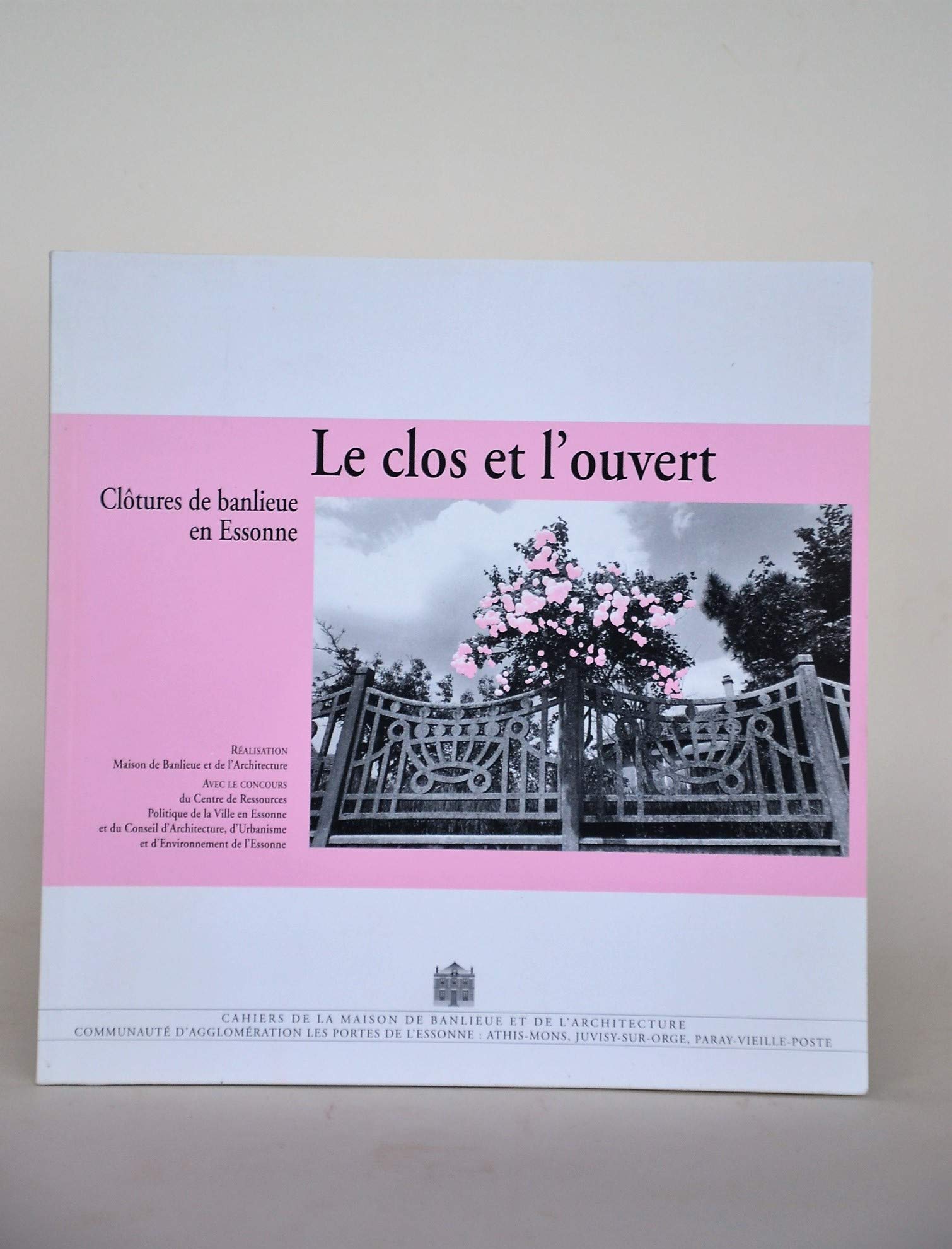 Le Clos et L'Ouvert : Clôtures De Banlieue En Essonne (Cahier n°15) book