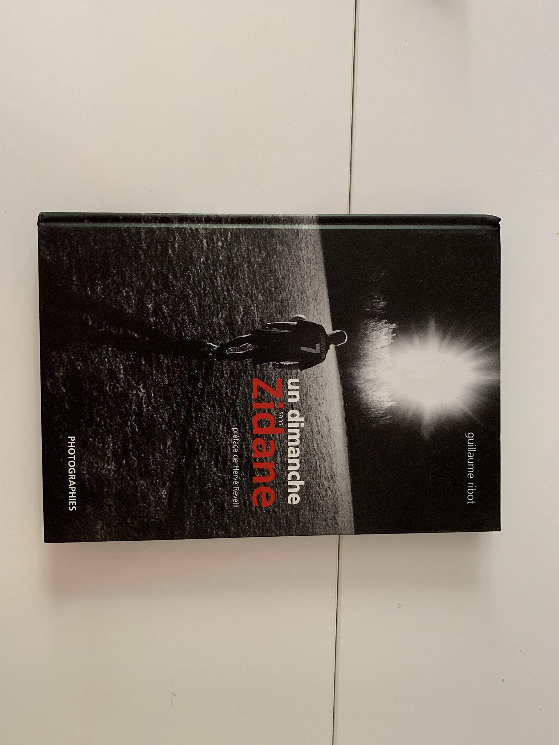 UN DIMANCHE SANS ZIDANE.PHOTOGRAPHIES. book