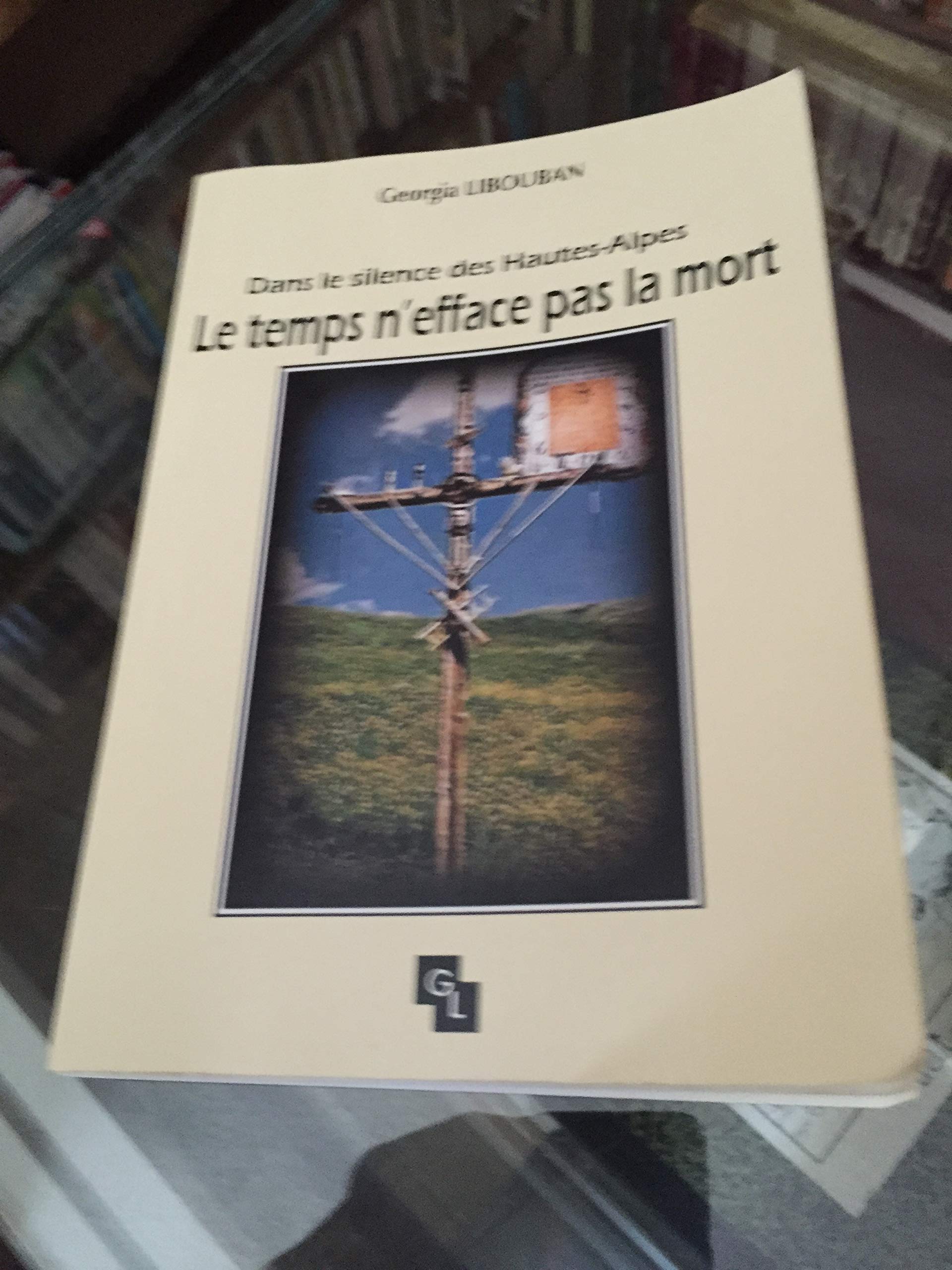Le temps n'efface pas la mort. Dans le silence des Hautes-Alpes book