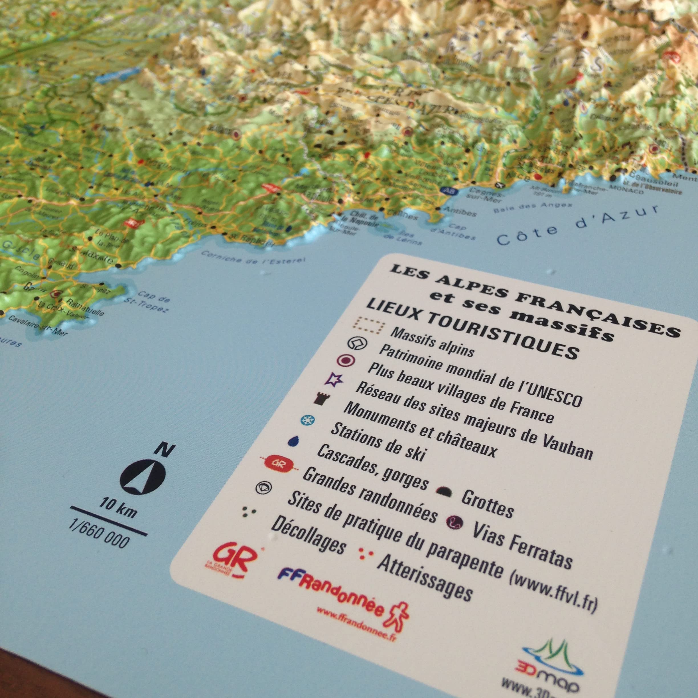 CARTE EN RELIEF DES ALPES FRANÇAISES ET SES MASSIFS ALPINS book