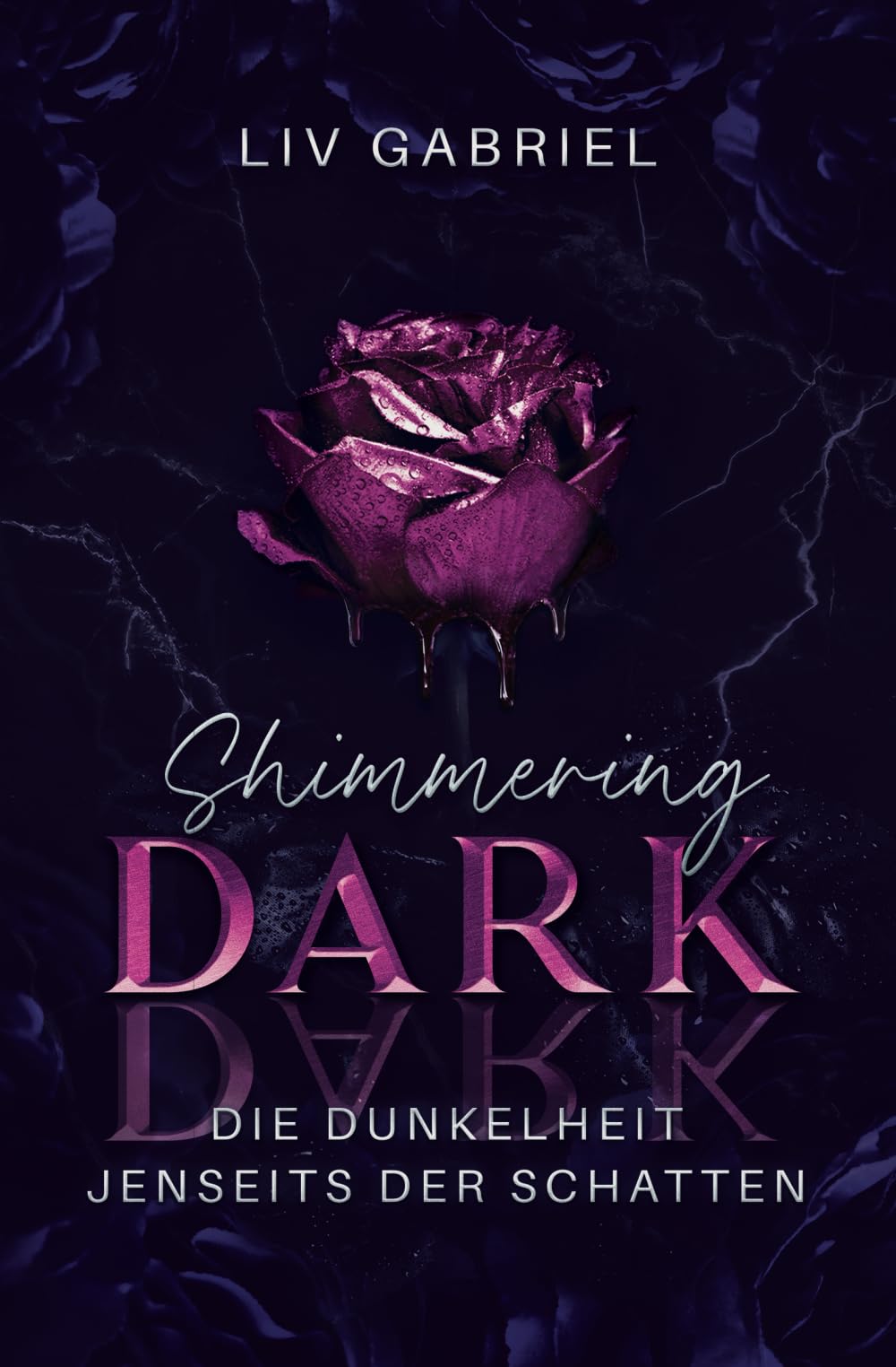Shimmering Dark - Die Dunkelheit jenseits der Schatten: Vampirromance mit Enemies-to-lovers-vibes book