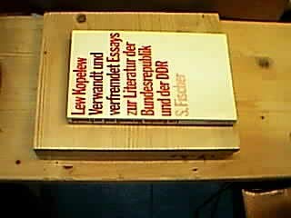 Verwandt und verfremdet. Essays zur Literatur der Bundesrepublik und der DDR Books