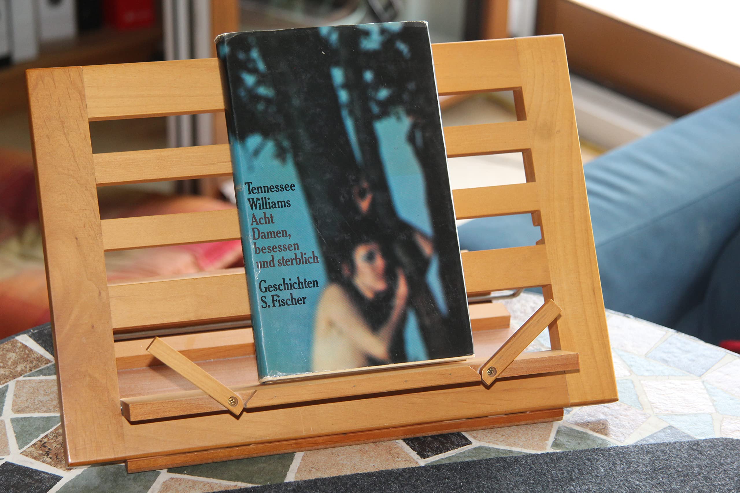 Acht Damen, besessen und sterblich. Geschichten Books