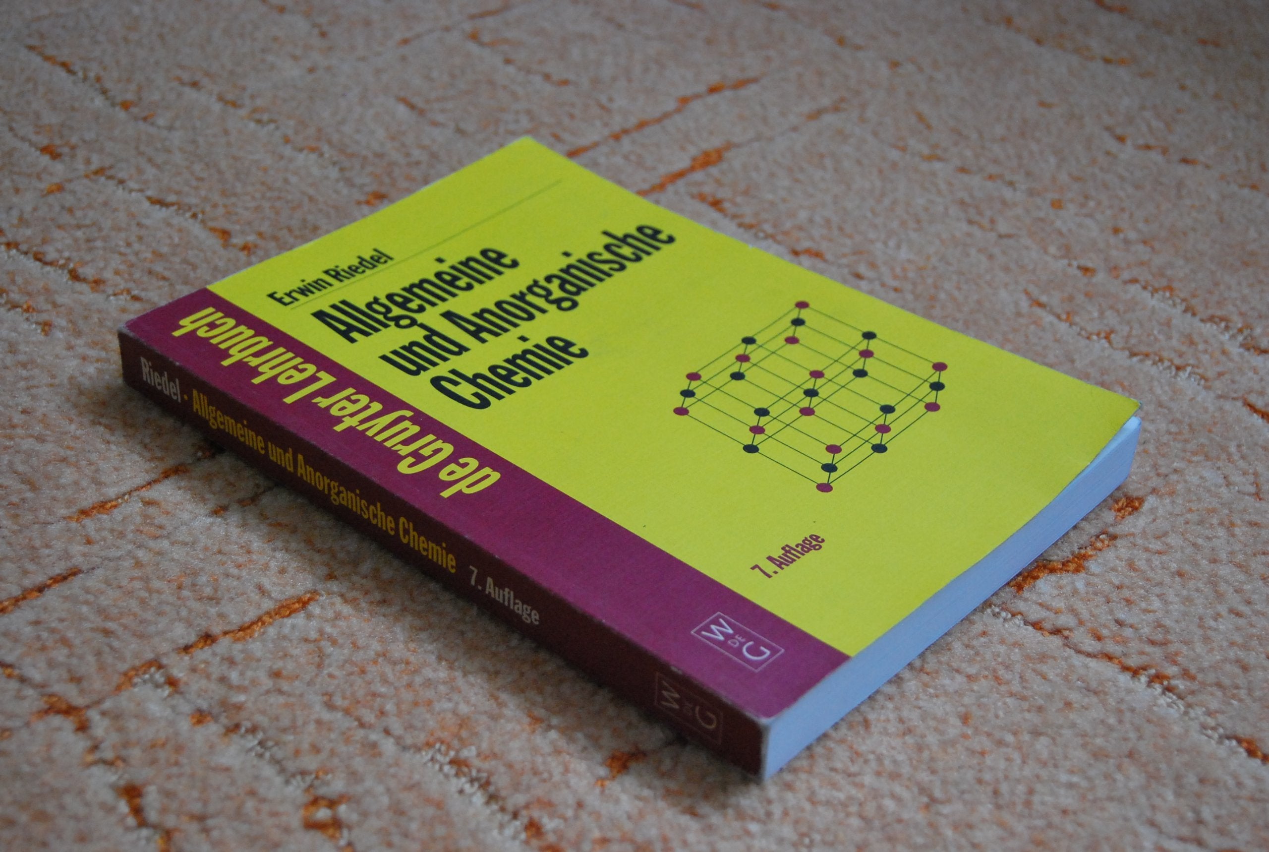 Allgemeine und Anorganische Chemie. Ein Lehrbuch für Studenten mit Nebenfach Chemie. 7., überarbeitete Auflage. Natural Sciences