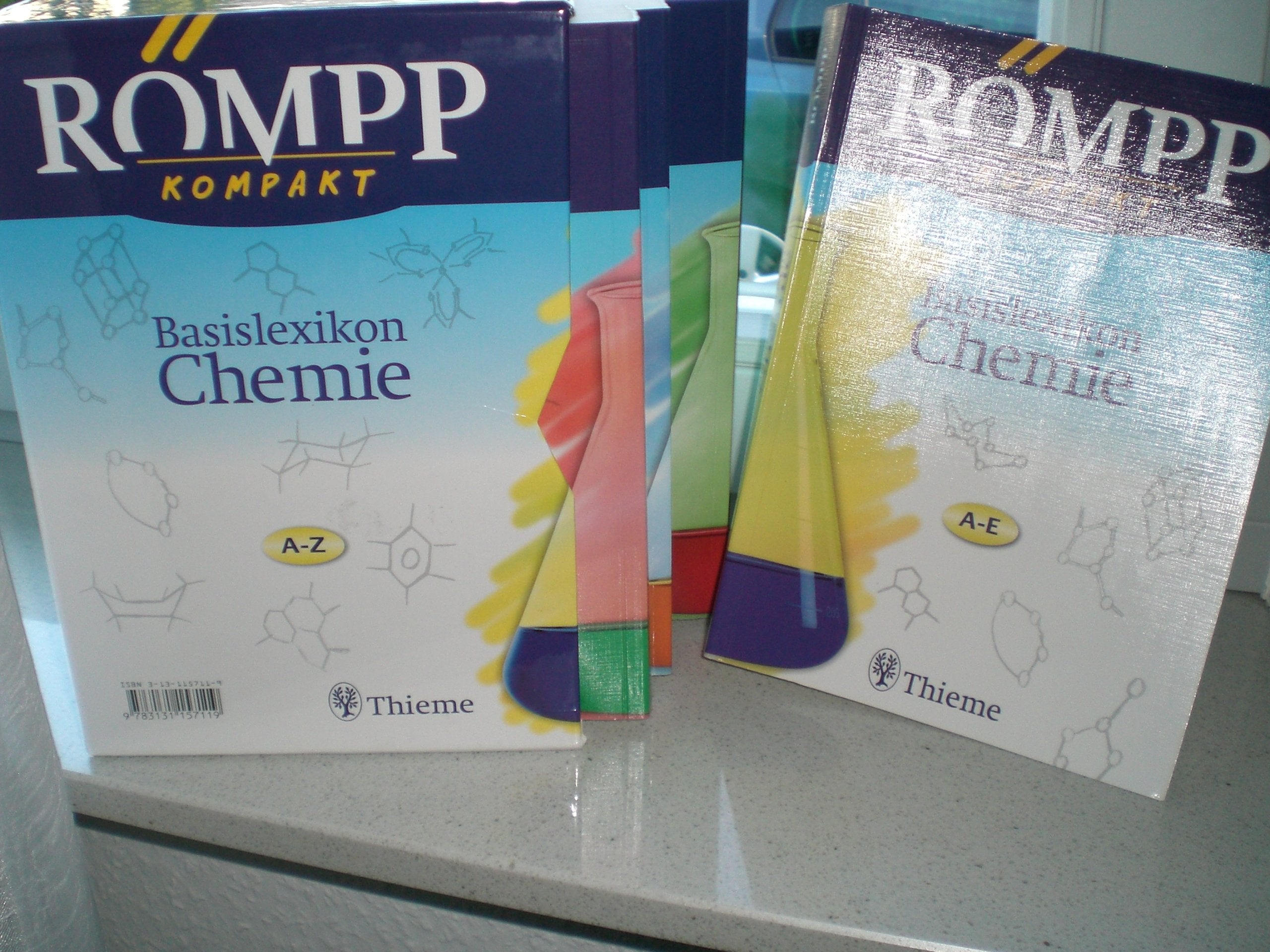 RÖMPP kompakt - Basislexikon Chemie Professional & Reference Books