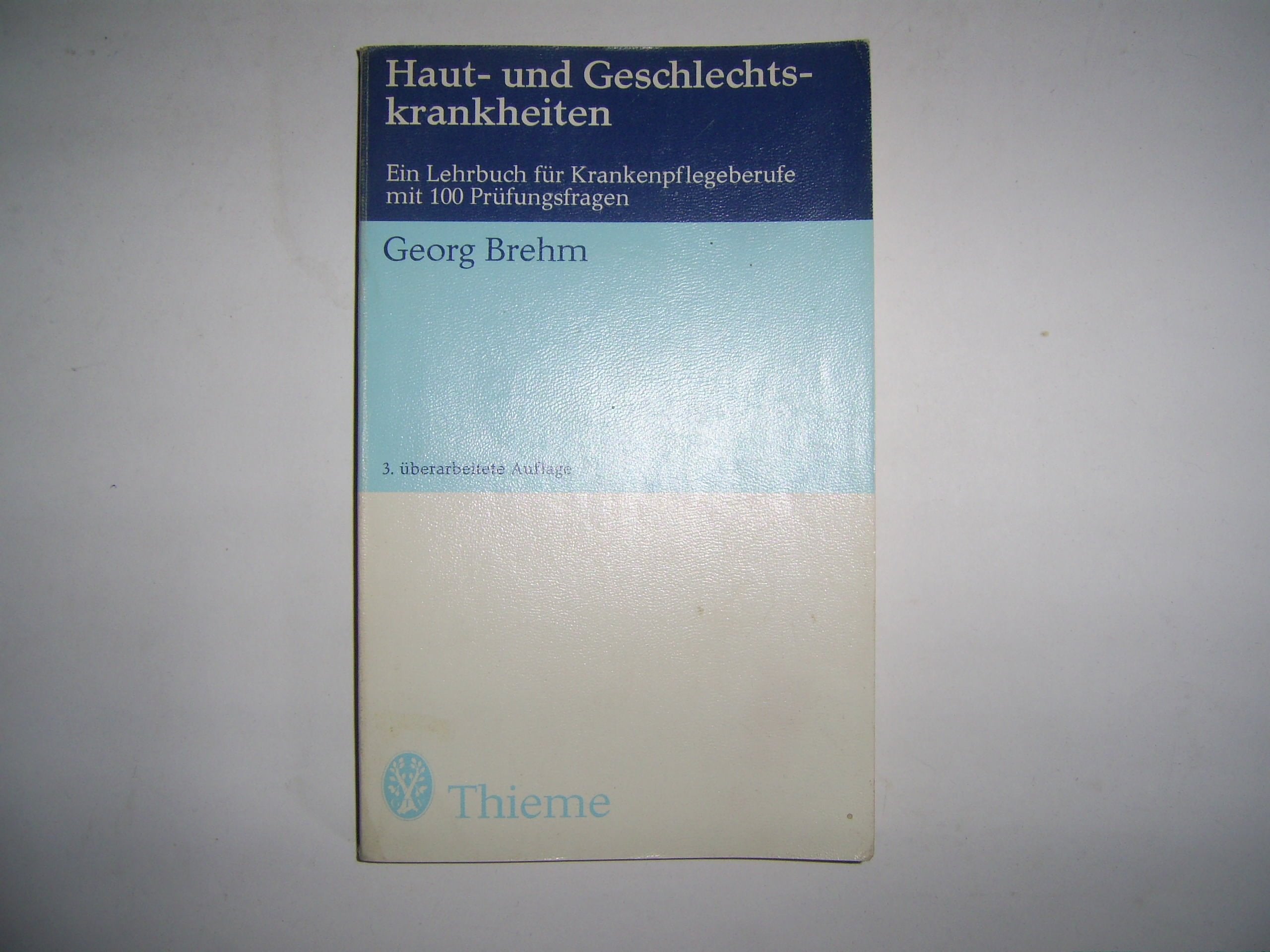 Haut- und Geschlechtskrankheiten. Ein Lehrbuch für Krankenpflegeberufe mit 100 Prüfungsfragen. Books