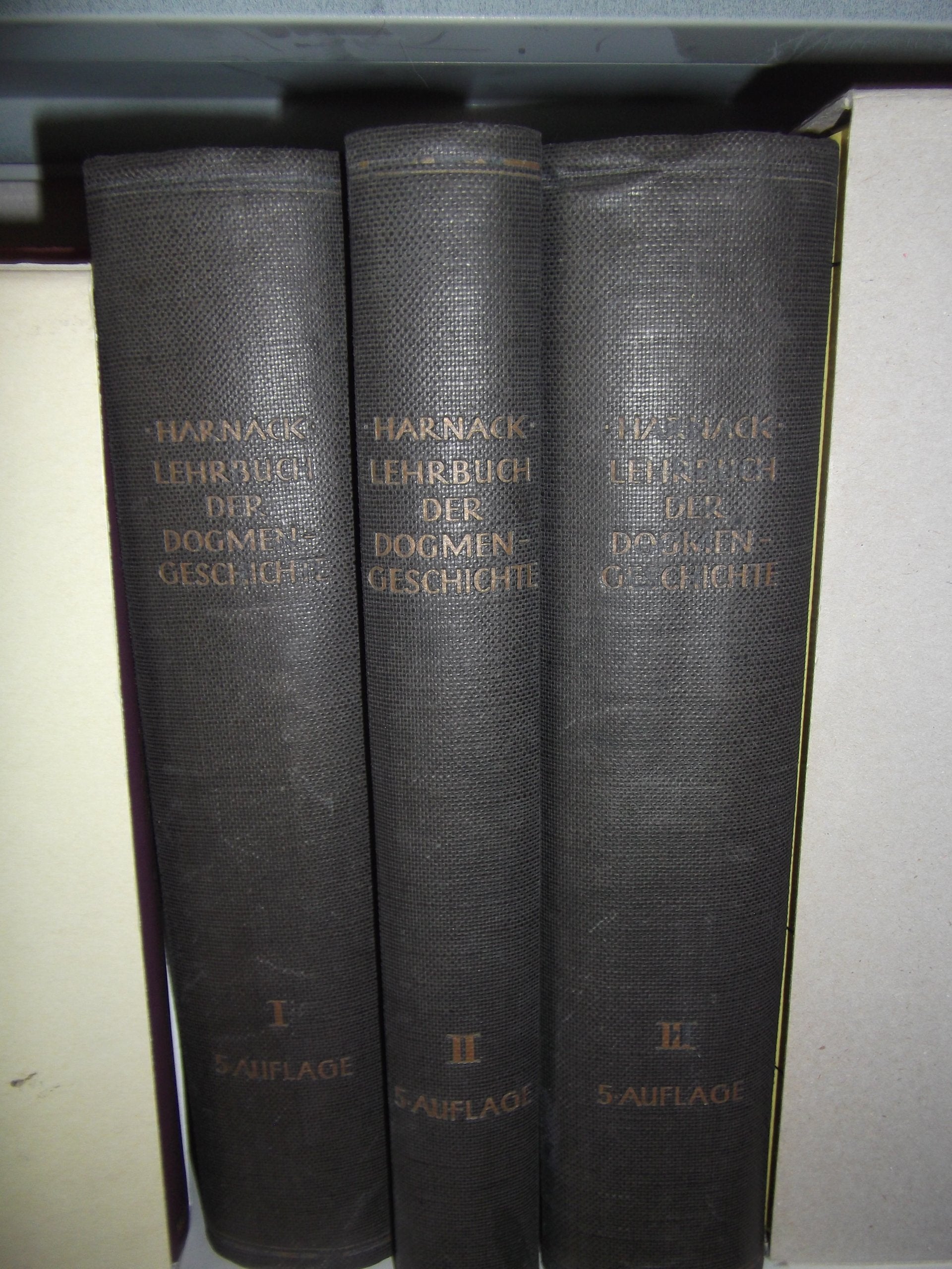 Lehrbuch der Dogmengeschichte: Band I: Die Entstehung des kirchenlichen Dogmas. Band II: Die Entwicklung des kirchenlichen Dogmas I. Band III: Die ... Die Entwickelung des kirchlichen Dogmas Religion & Esotericism