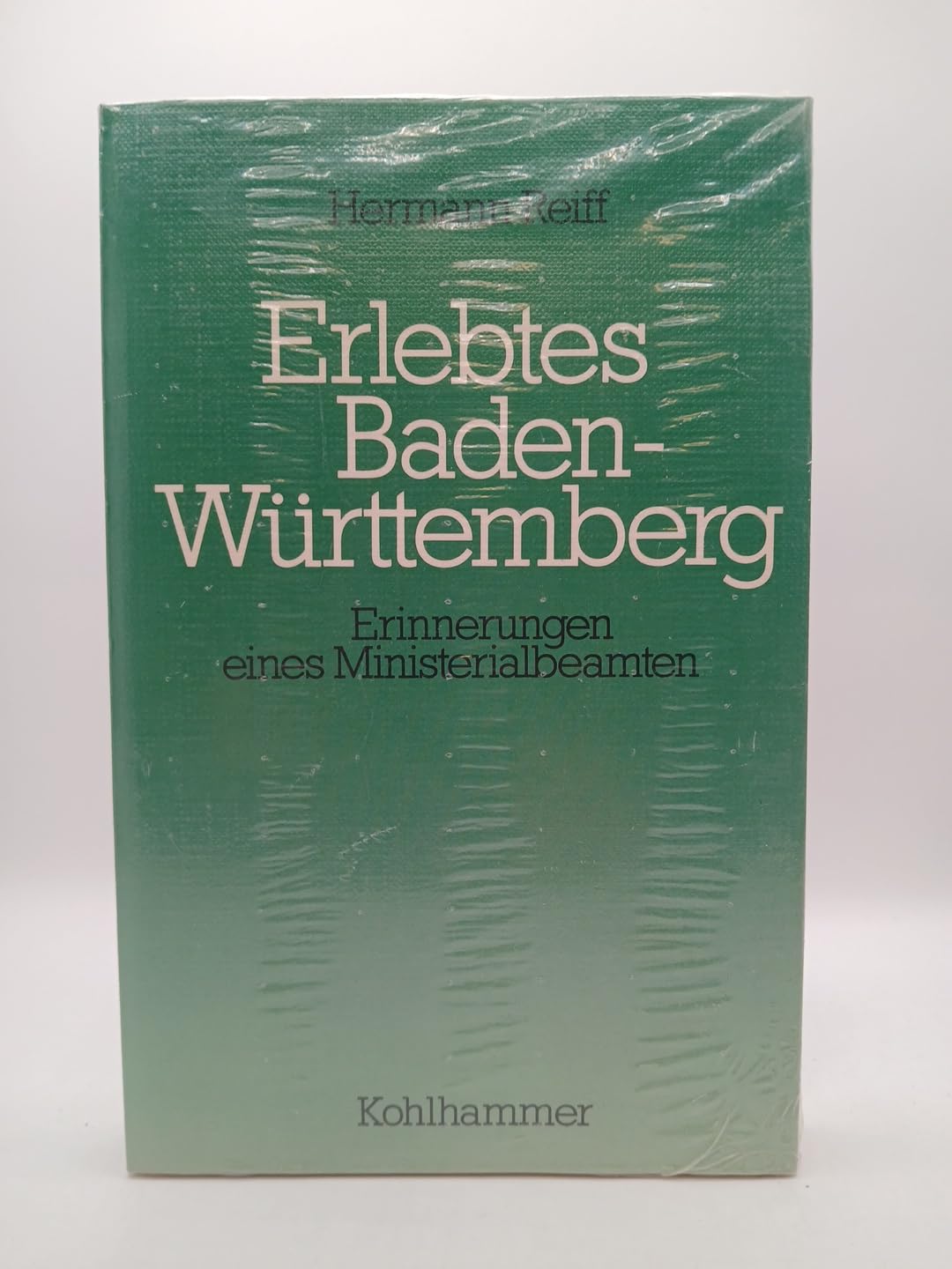 Erlebtes Baden-Württemberg. Erinnerungen eines Ministerialbeamten. 1985. 288 S. Memories