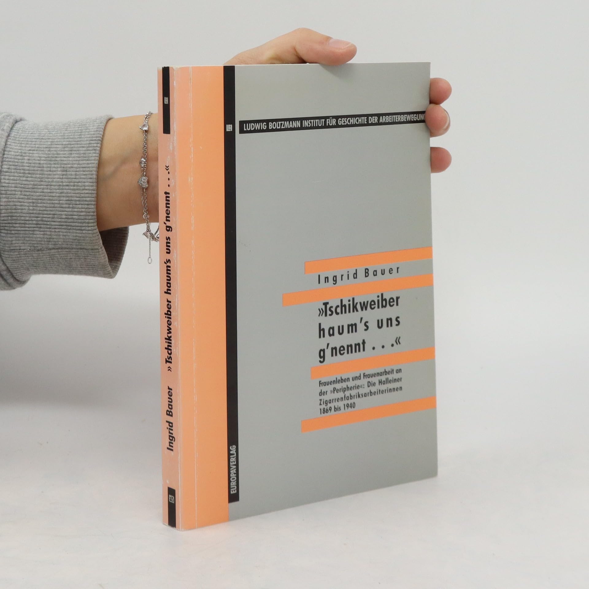 Tschikweiber haum's uns g'nennt.... Frauenleben und Frauenarbeit an der "Peripherie": Die Halleiner Zigarrenfabriksarbeiterinnen 1869 bis 1940 Social Sciences