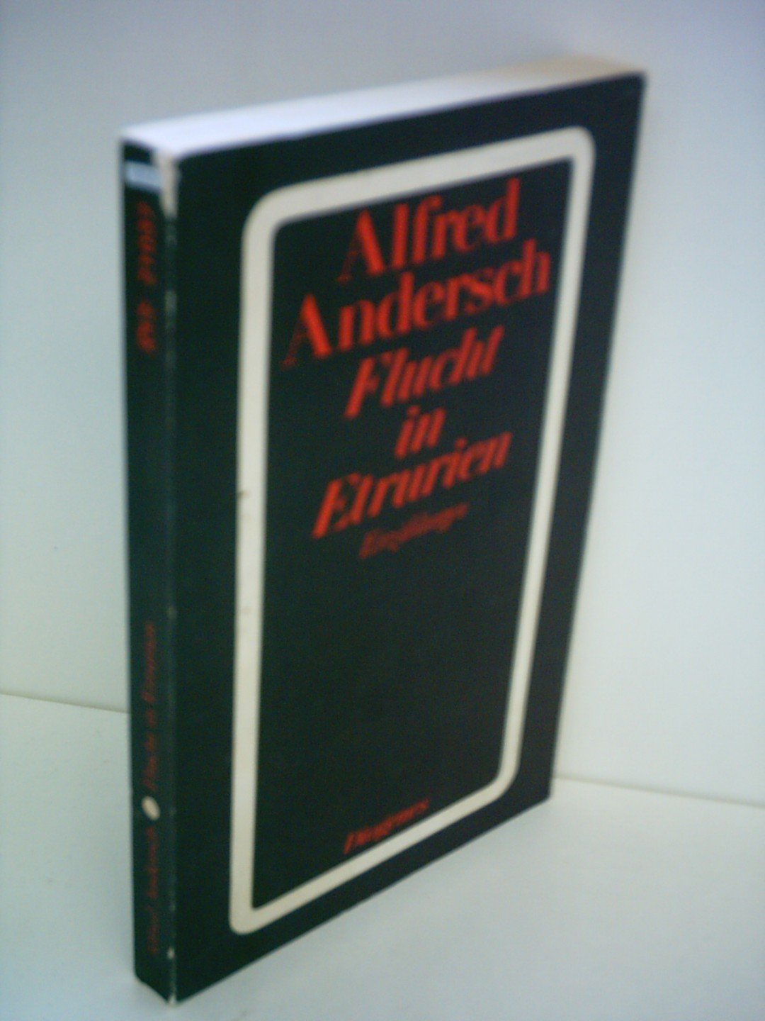 Flucht in Etrurien: Zwei Erzählungen und ein Bericht (detebe) Contemporary literature