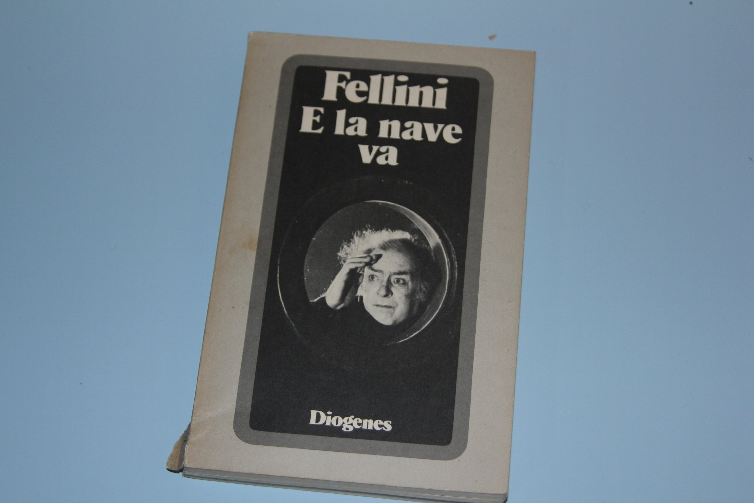 E la nave va Second-hand books on film, art and culture