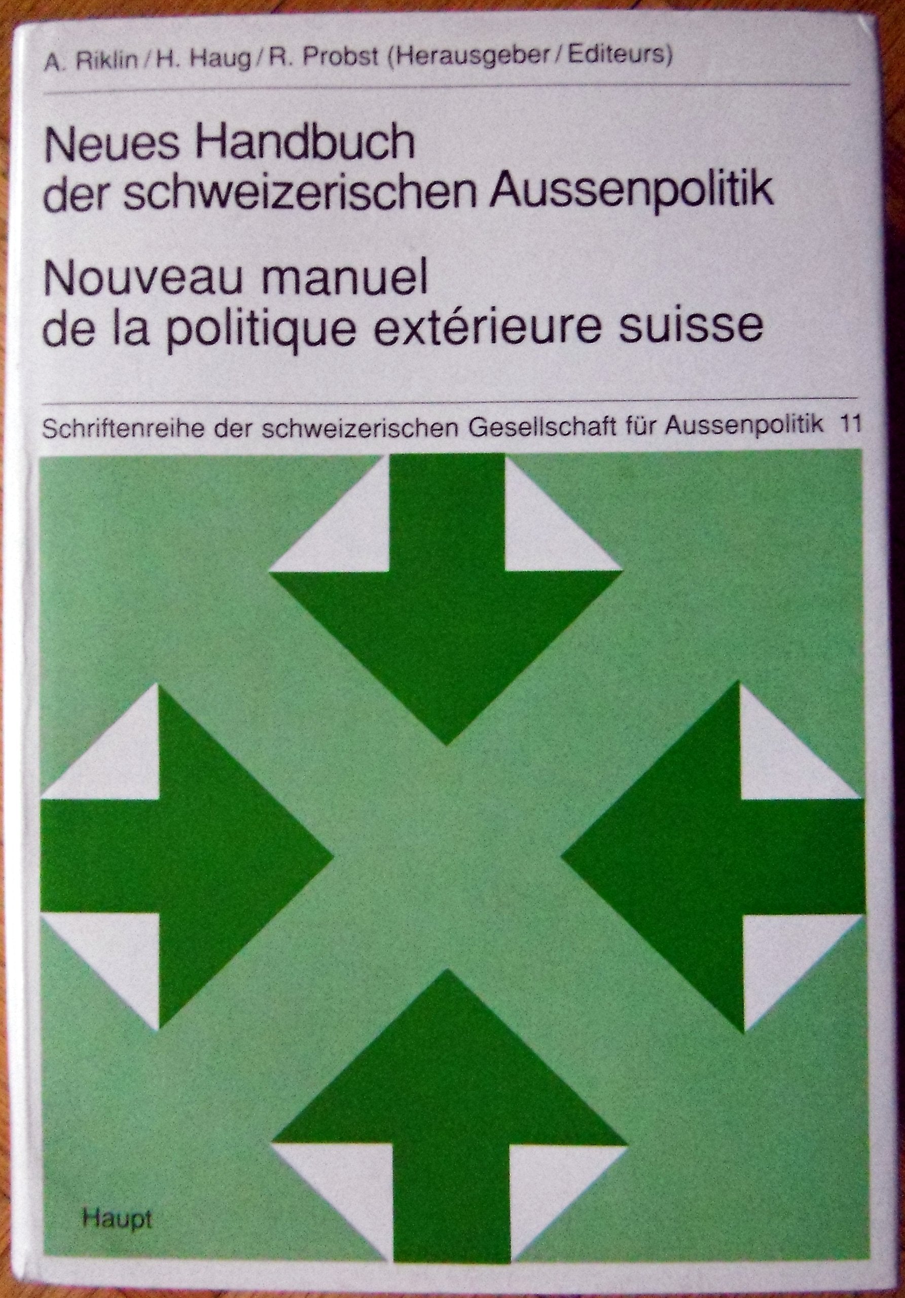Neues Handbuch der schweizerischen Aussenpolitik /Nouveau Manuel de la politique extérieure suisse Politics & History