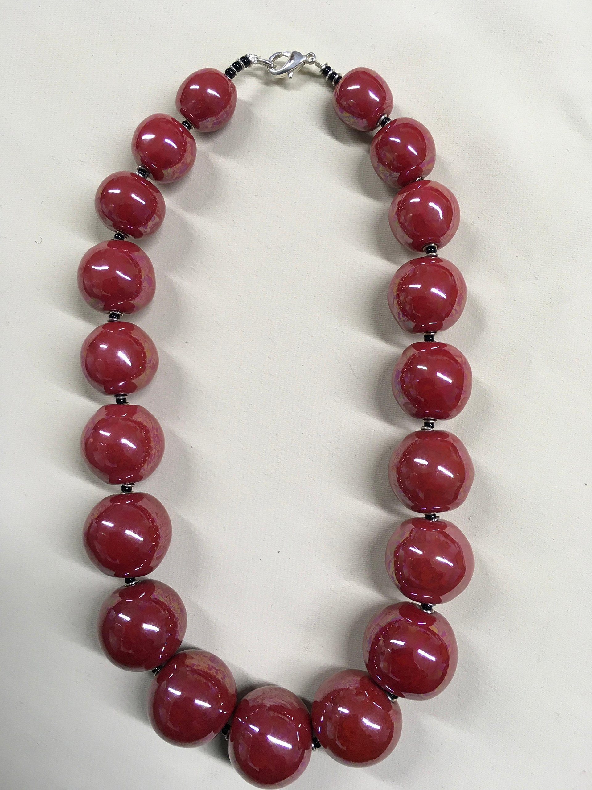 Schmuck aus Keramik Film, Art & Culture