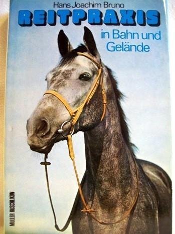 Reitpraxis in Bahn und Gelände Books