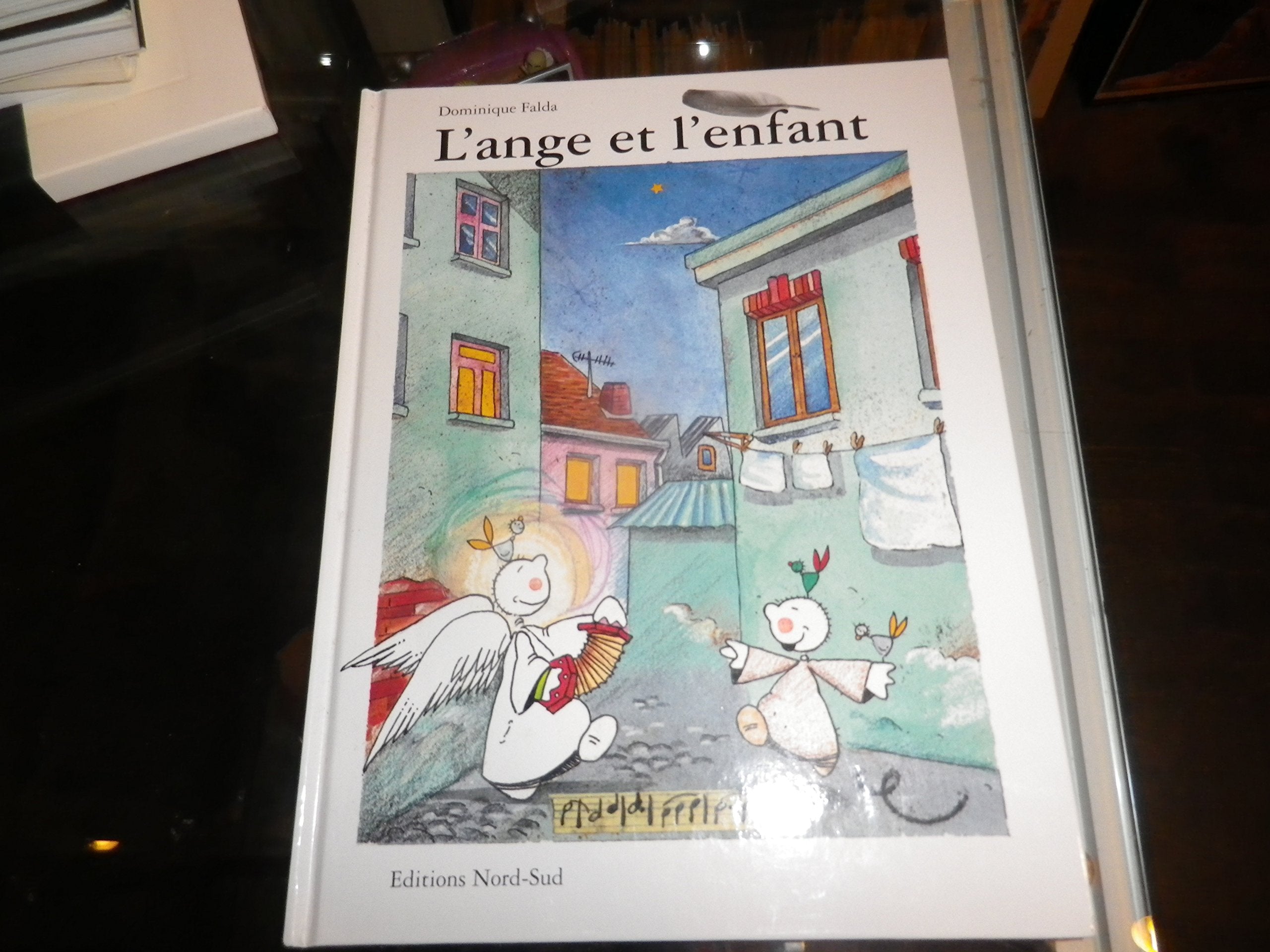 L'ange et l'enfant: Petite pièce montée en 12 tableaux book
