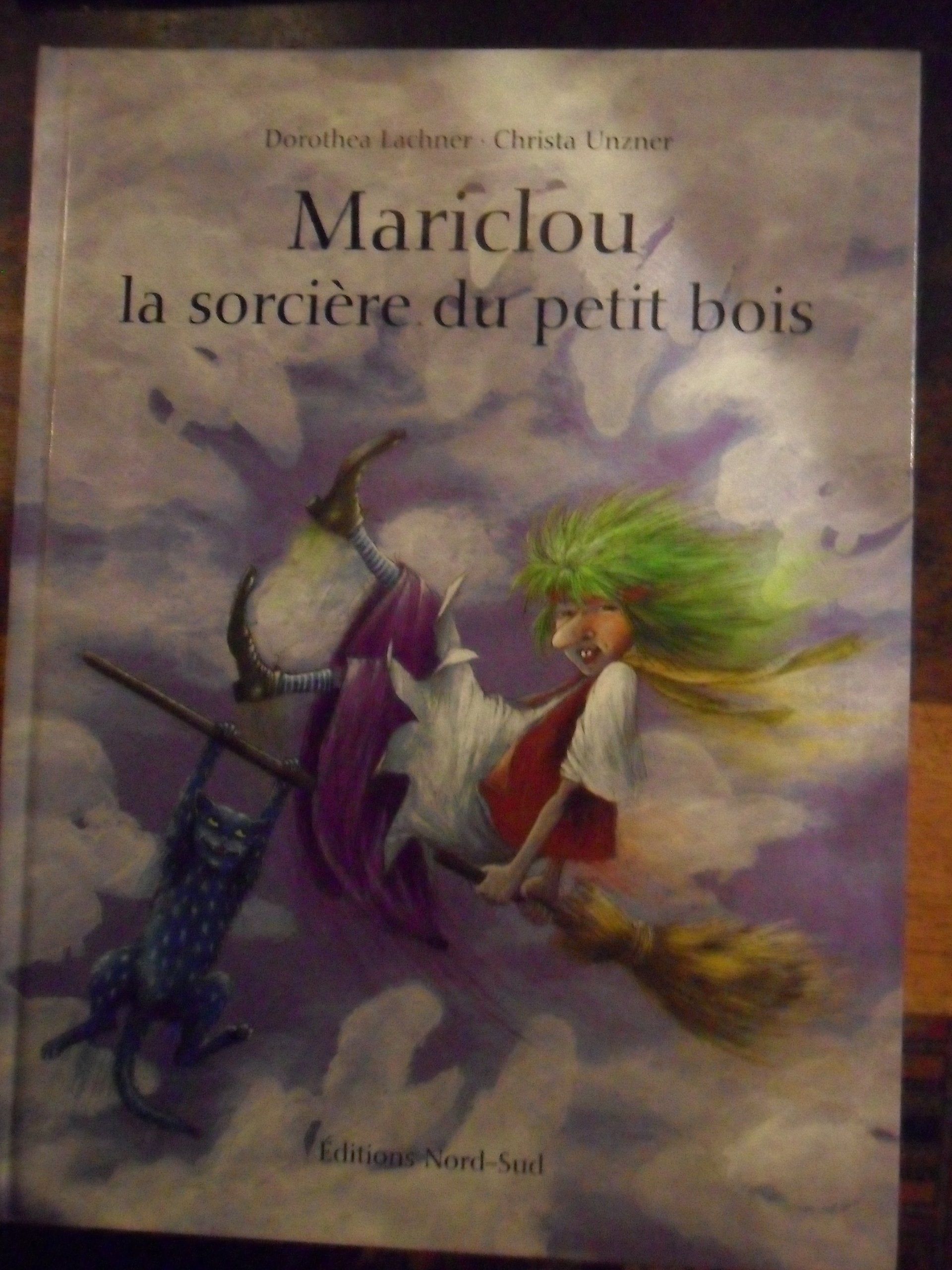 MARICLOU, LA SORCIERE DU PETIT BOIS Books