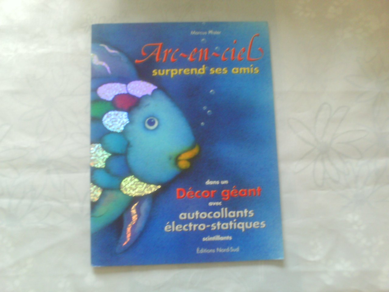 Arc-en-ciel surprend ses amis: Dans un Décor géant avec des autocollants électrostatiques scintillants book