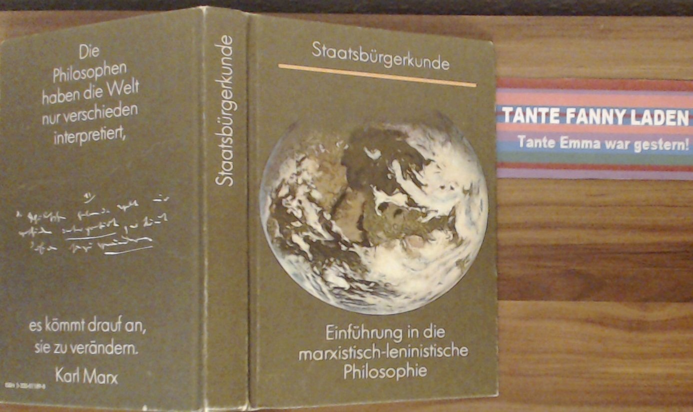 Einführung in die marxistisch-leninistische Philosophie : Staatsbürgerkunde ; Lehrbuch für die Abiturstufe und für Lehrlinge mit Abschluss Klasse 10. Politics & History