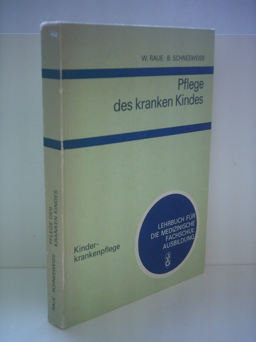 Wolfgang Raue: Pflege des kranken Kindes - Kinderkrankenpflege - Lehrbuch für die medizinische Fachschulausbildung Books