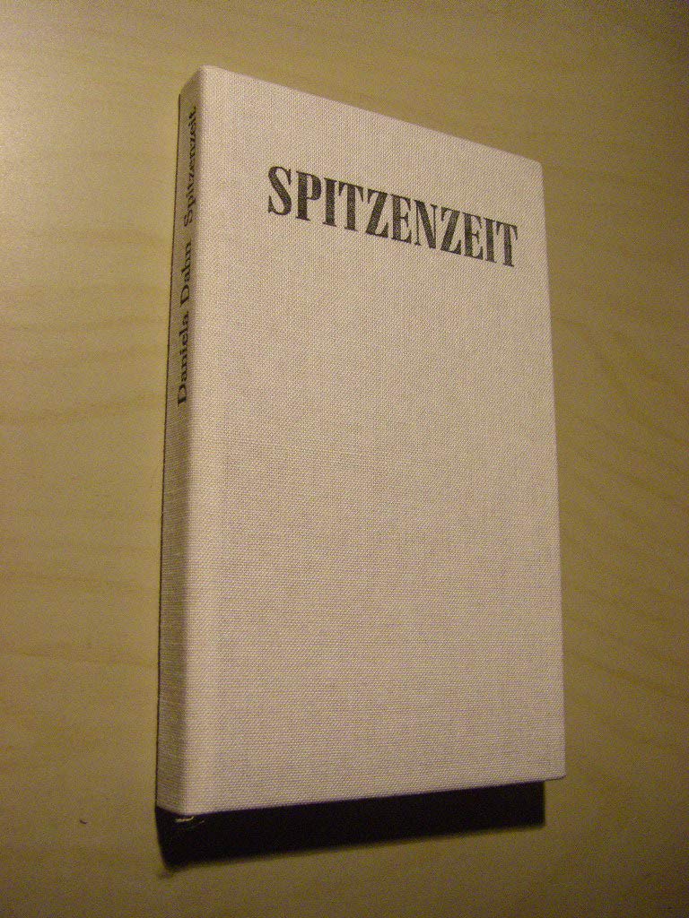 Spitzenzeit. Feuilletons und eine Collage Media & Communication