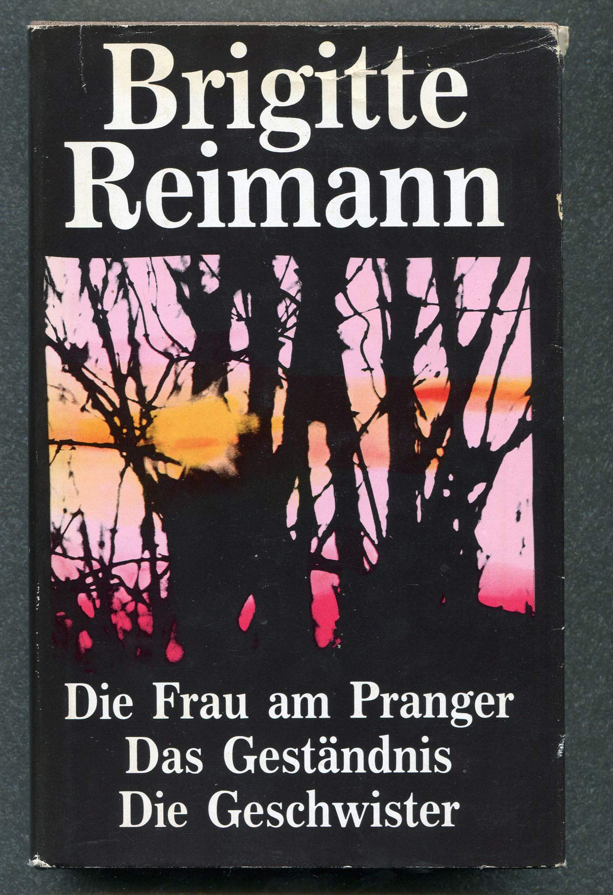 Die Frau am Pranger. Das Geständnis. Die Geschwister: Drei Erzählungen Books